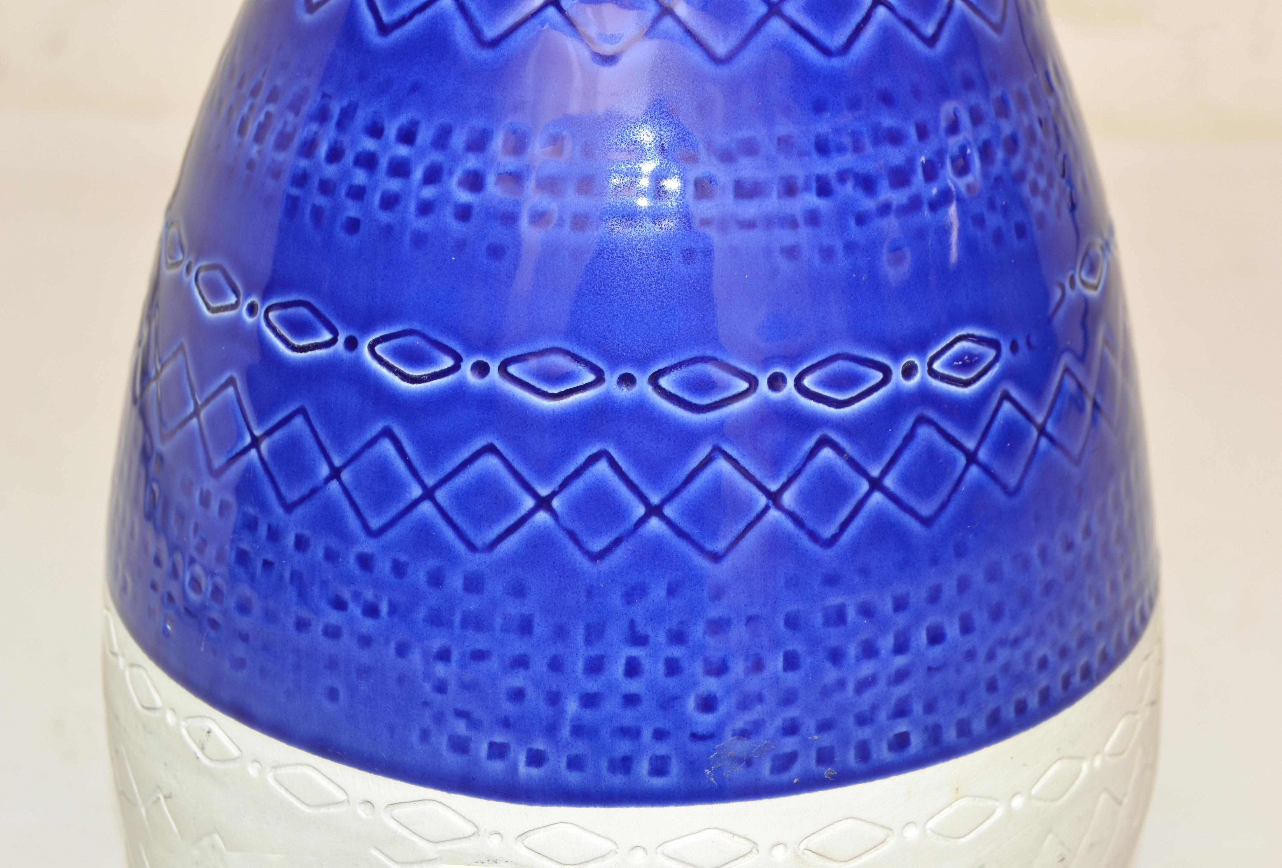 Late 20th Century Mid-Century Modern Cobalt Blue & White Bitossi Style Ceramic Tadinate Vase Italy For Sale