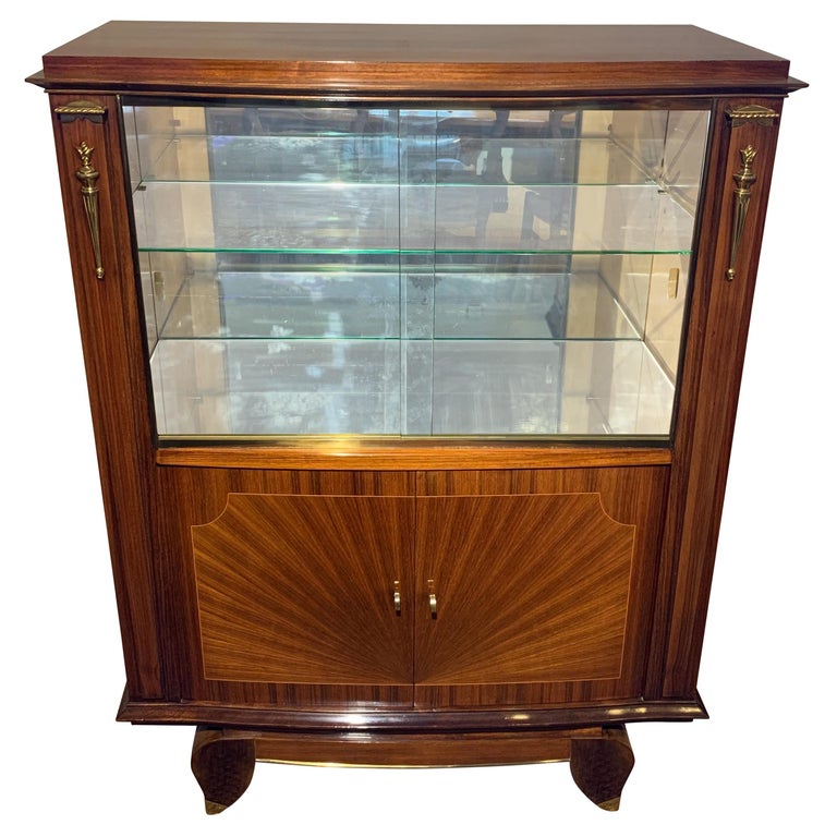 Mid-Century Modern Cocktail Cabinet For Sale at 1stdibs