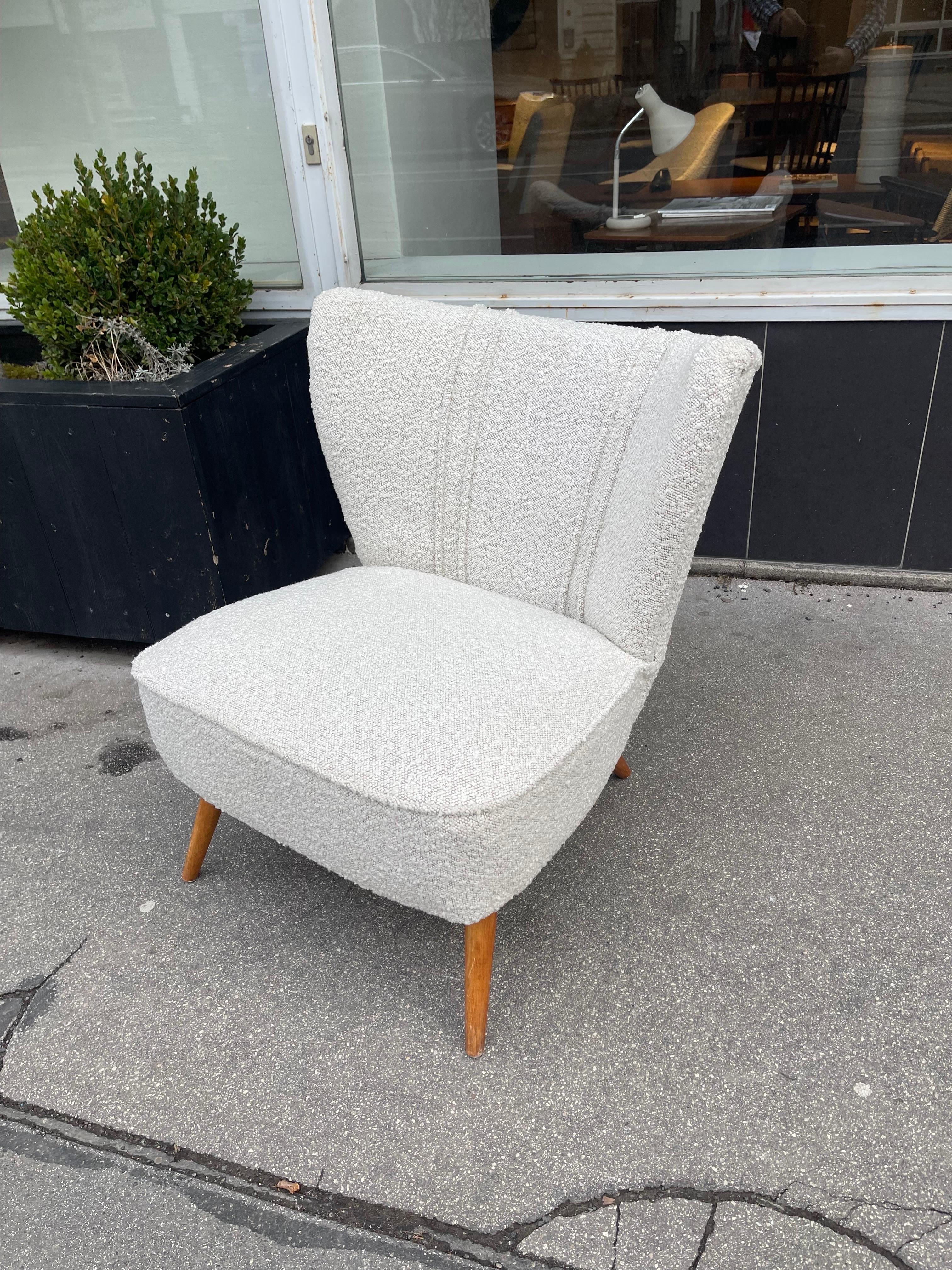 Mid-Century Modern cocktail chair, Germany 1950s. Reupholstered in boucle fabric.