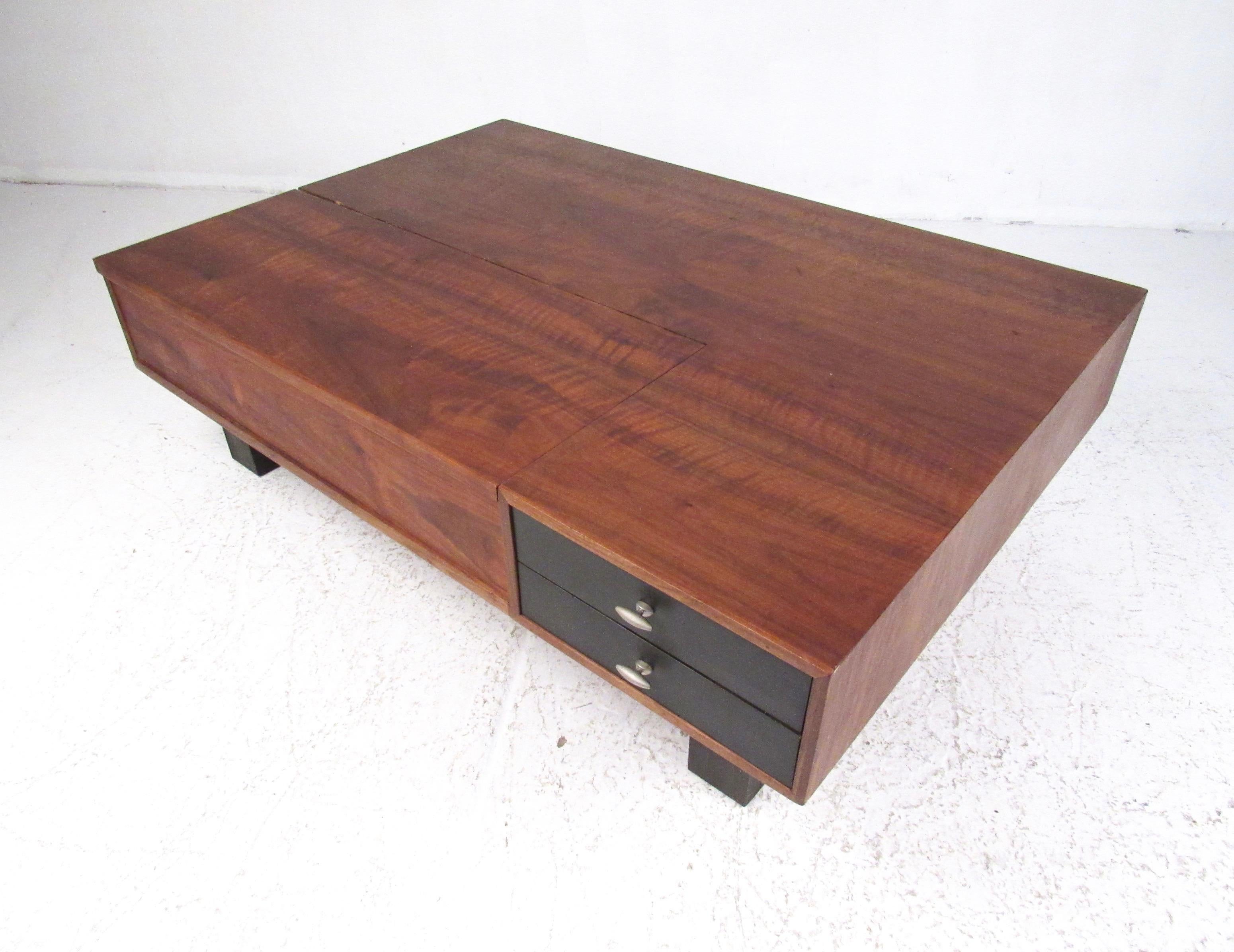American Mid-Century Modern Cocktail Table by Drexel For Sale