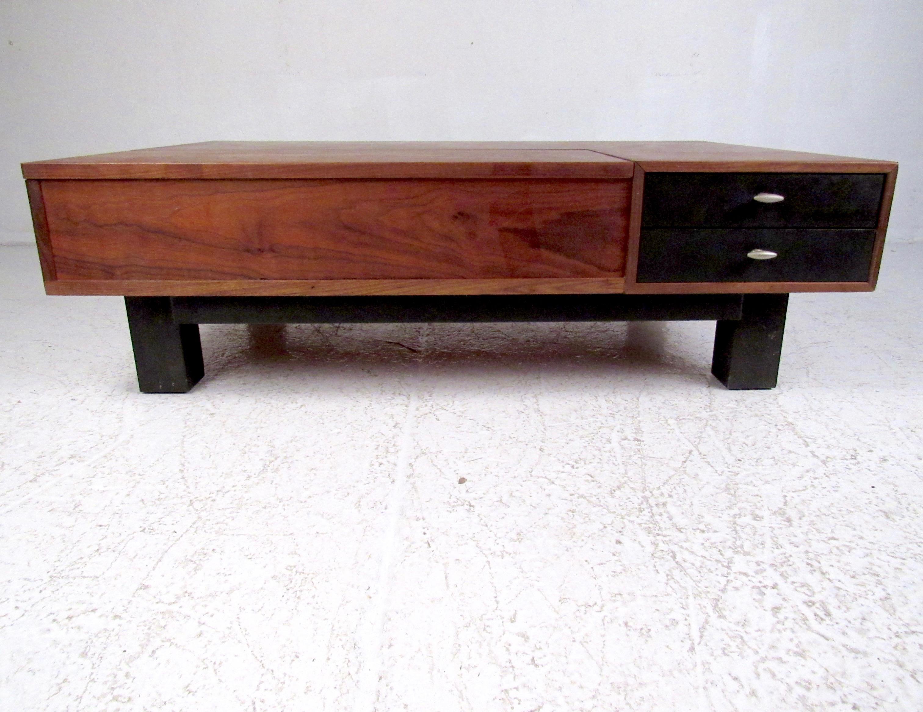 Mid-20th Century Mid-Century Modern Cocktail Table by Drexel For Sale