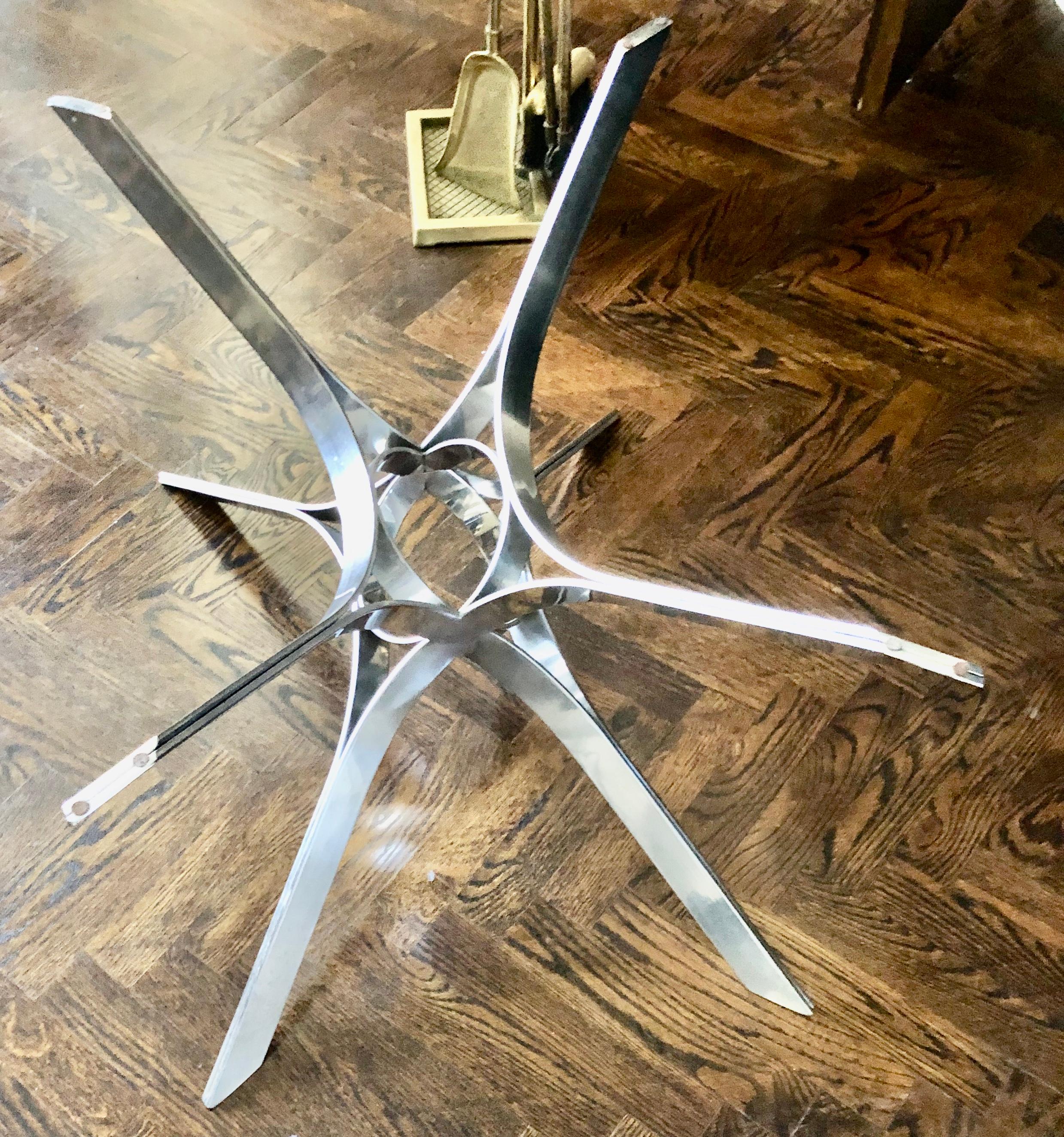 A midcentury chrome-plated steel and glass cocktail table designed by Roger Sprunger (American 1920-2008) for Dunbar Furniture in the 1950s.

 
  