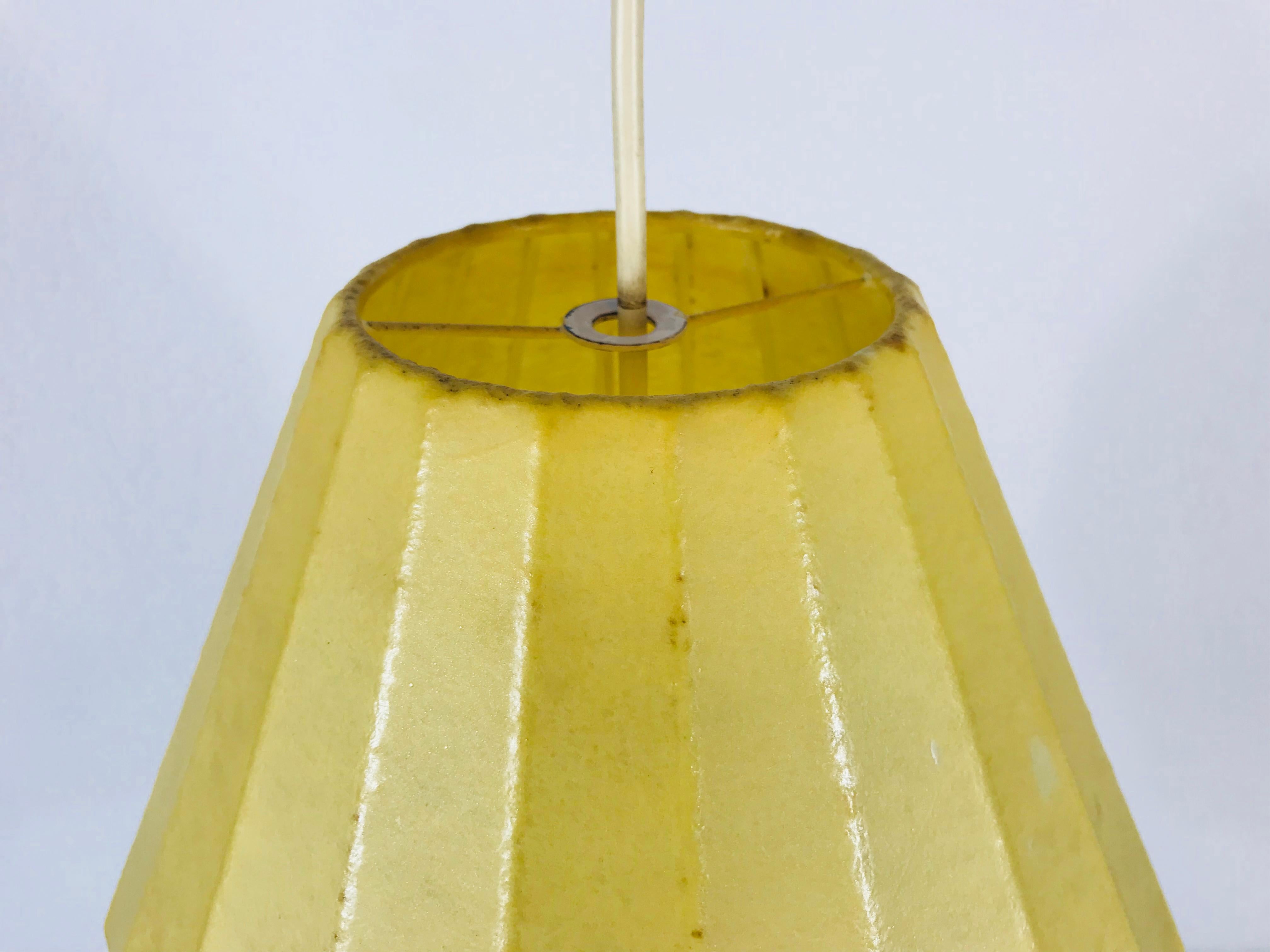 Mid-Century Modern Cocoon Pendant Lamp, 1960s, Italy In Good Condition In Hagenbach, DE
