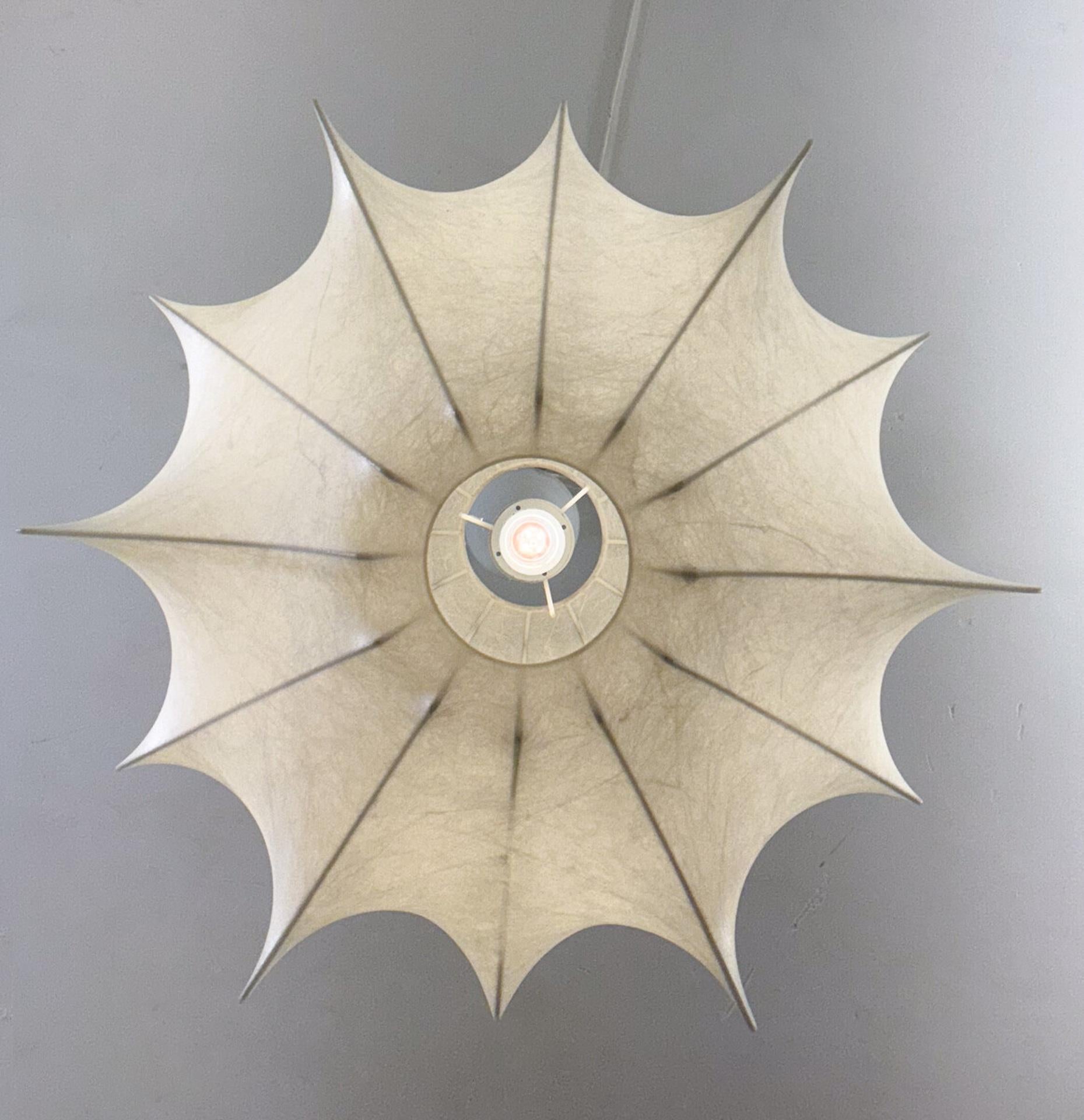 Mid-Century Modern Cocoon Pendant Lamp, Italy, 1970s In Good Condition For Sale In Brussels, BE