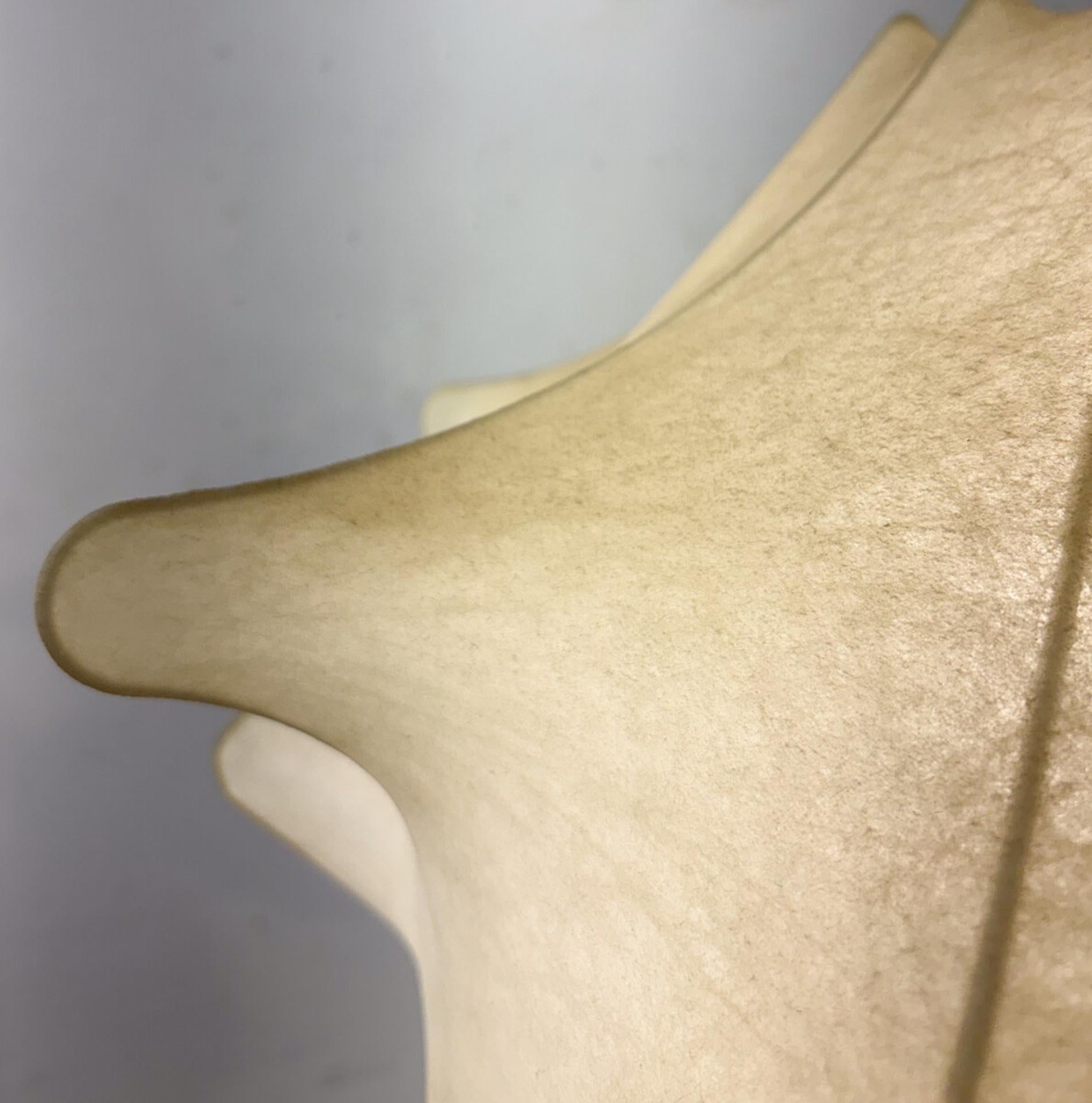 Resin Mid-Century Modern Cocoon Pendant Lamp, Italy, 1970s For Sale