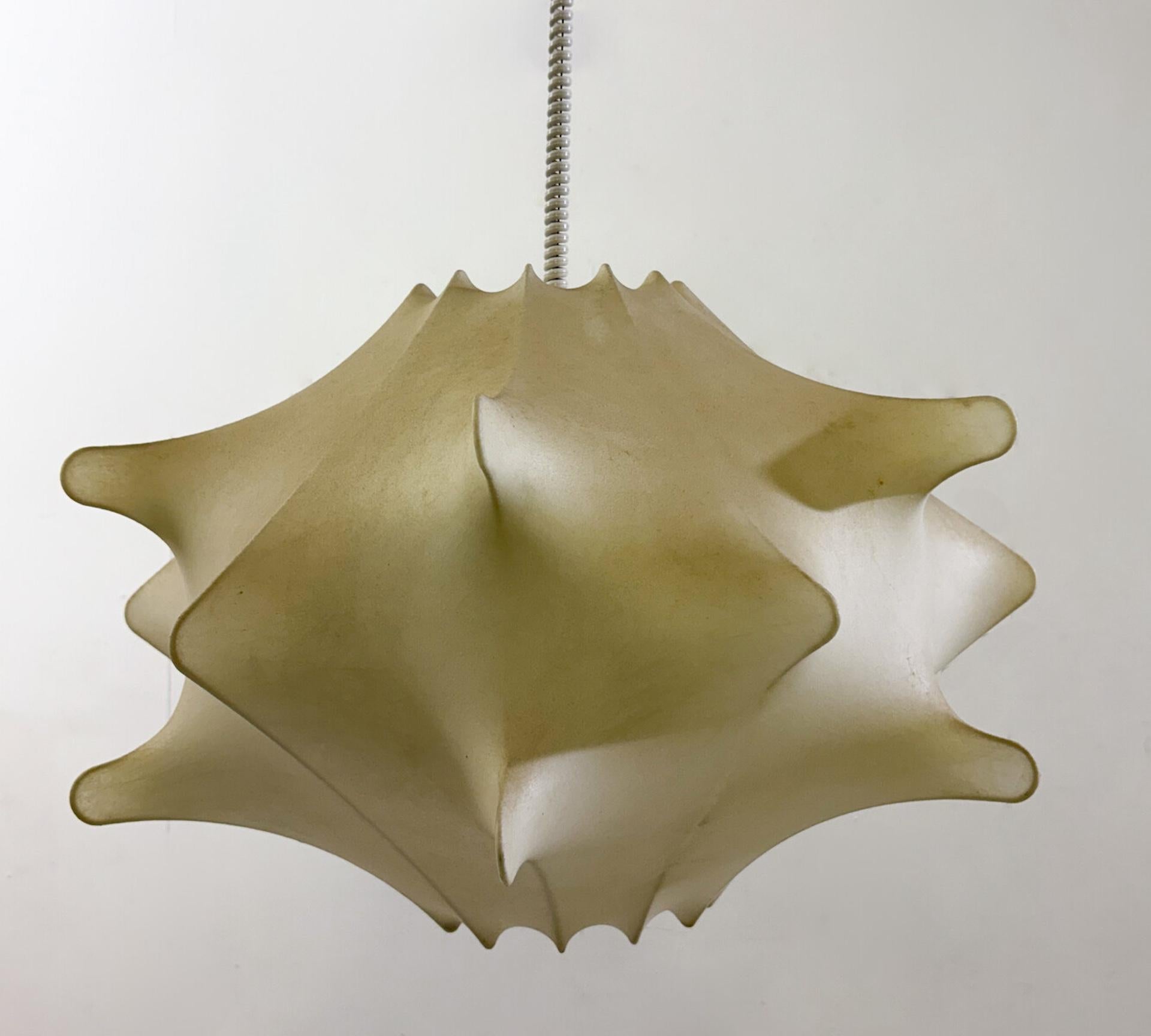 Mid-Century Modern Cocoon Pendant Lamp, Italy, 1970s For Sale 4