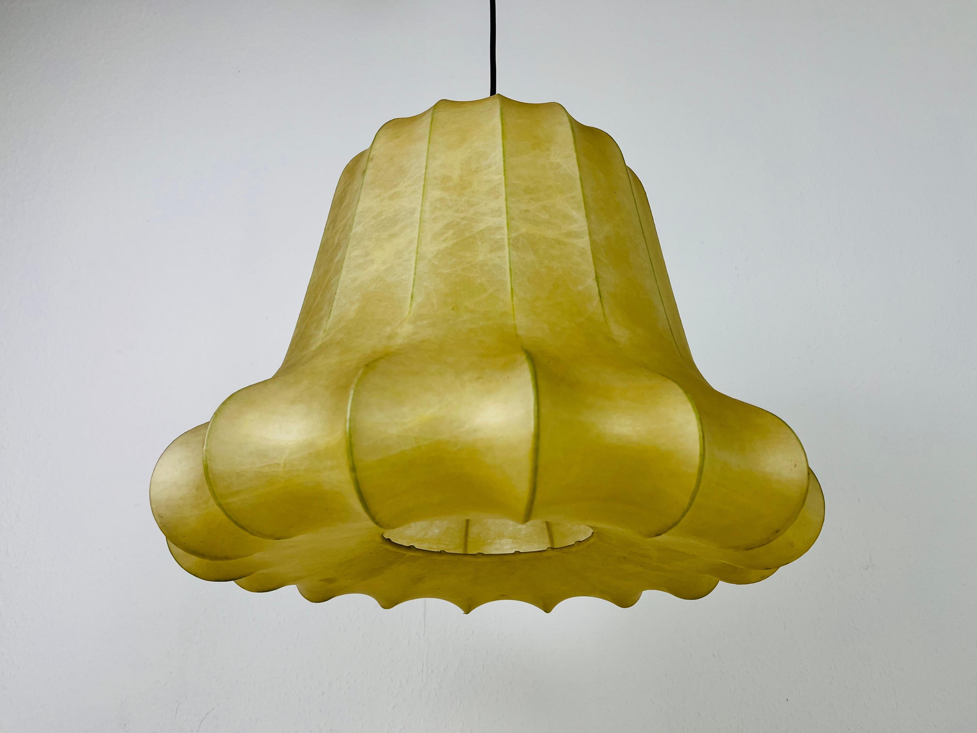 Mid-Century Modern Cocoon Pendant Light, 1960s, Italy For Sale 4