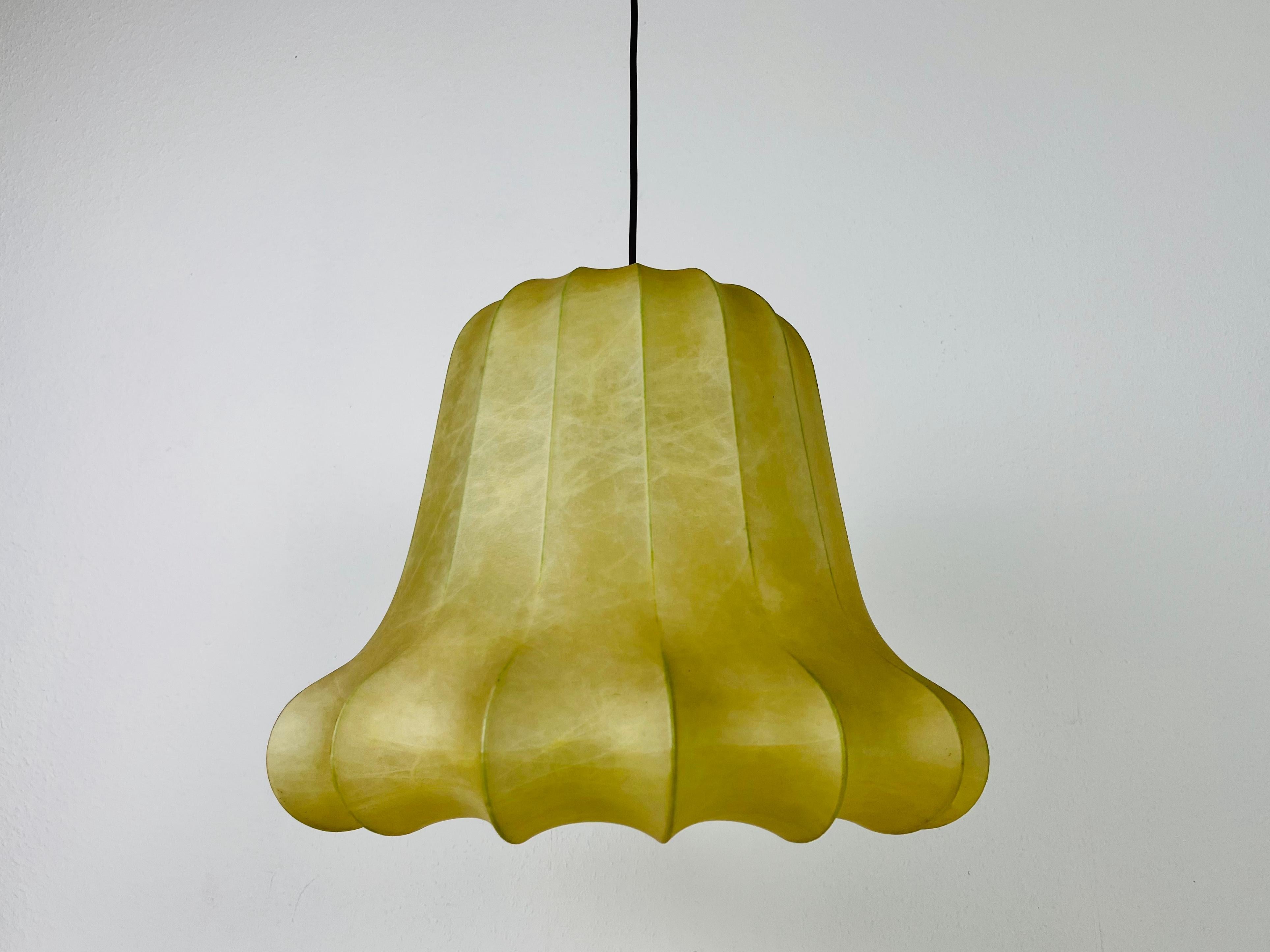 Mid-Century Modern Cocoon Pendant Light, 1960s, Italy For Sale 6