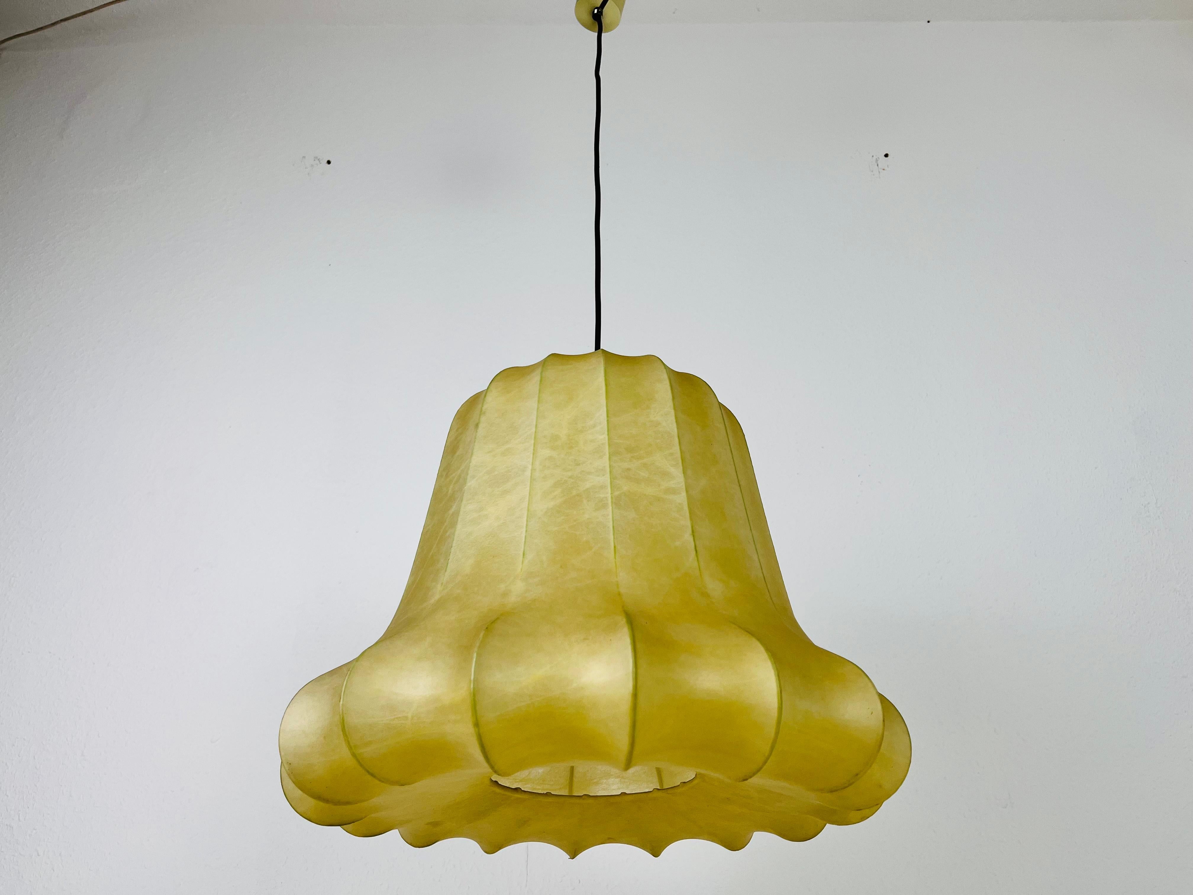 Mid-Century Modern Cocoon Pendant Light, 1960s, Italy For Sale 1