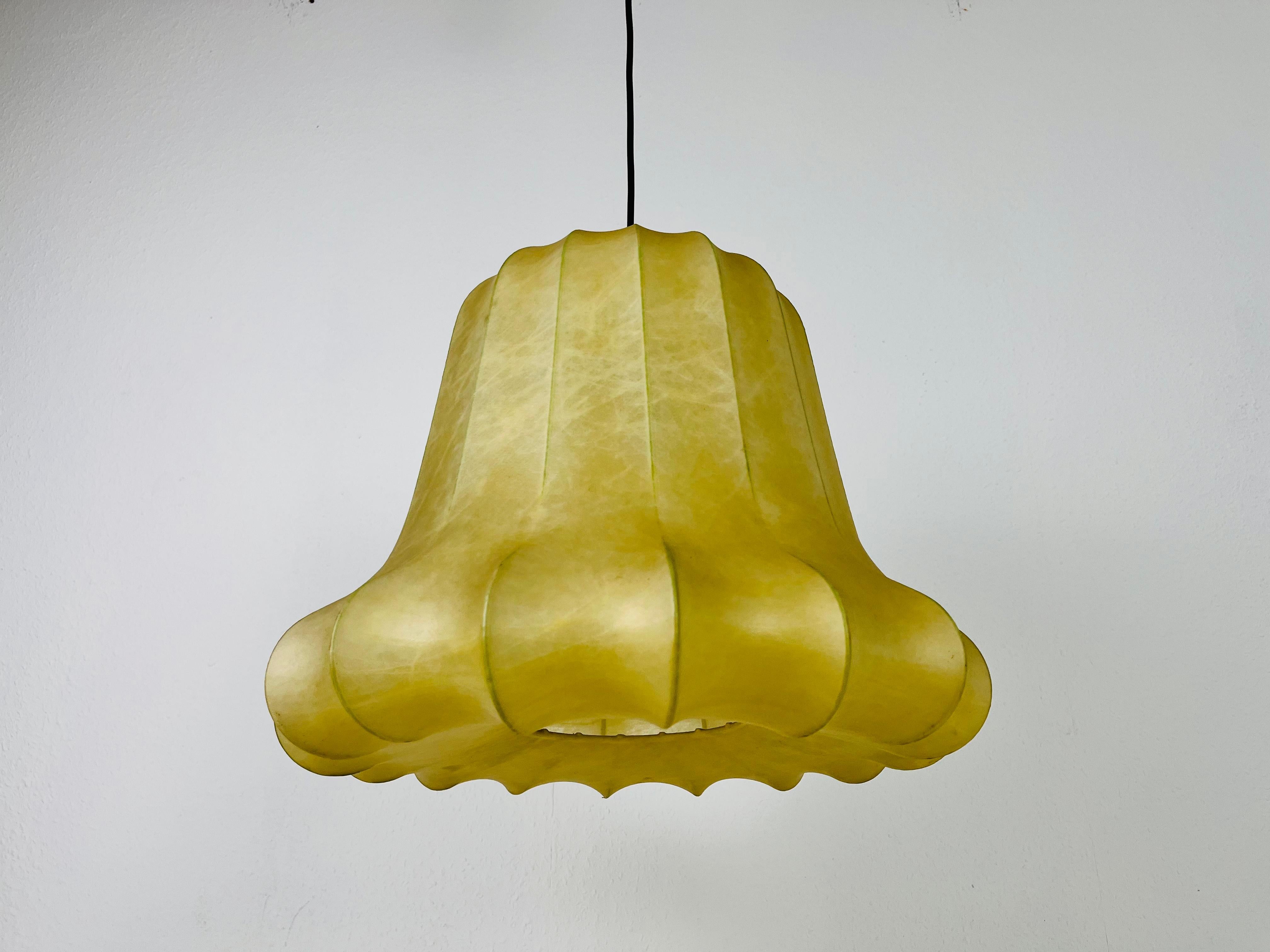 Mid-Century Modern Cocoon Pendant Light, 1960s, Italy For Sale 2