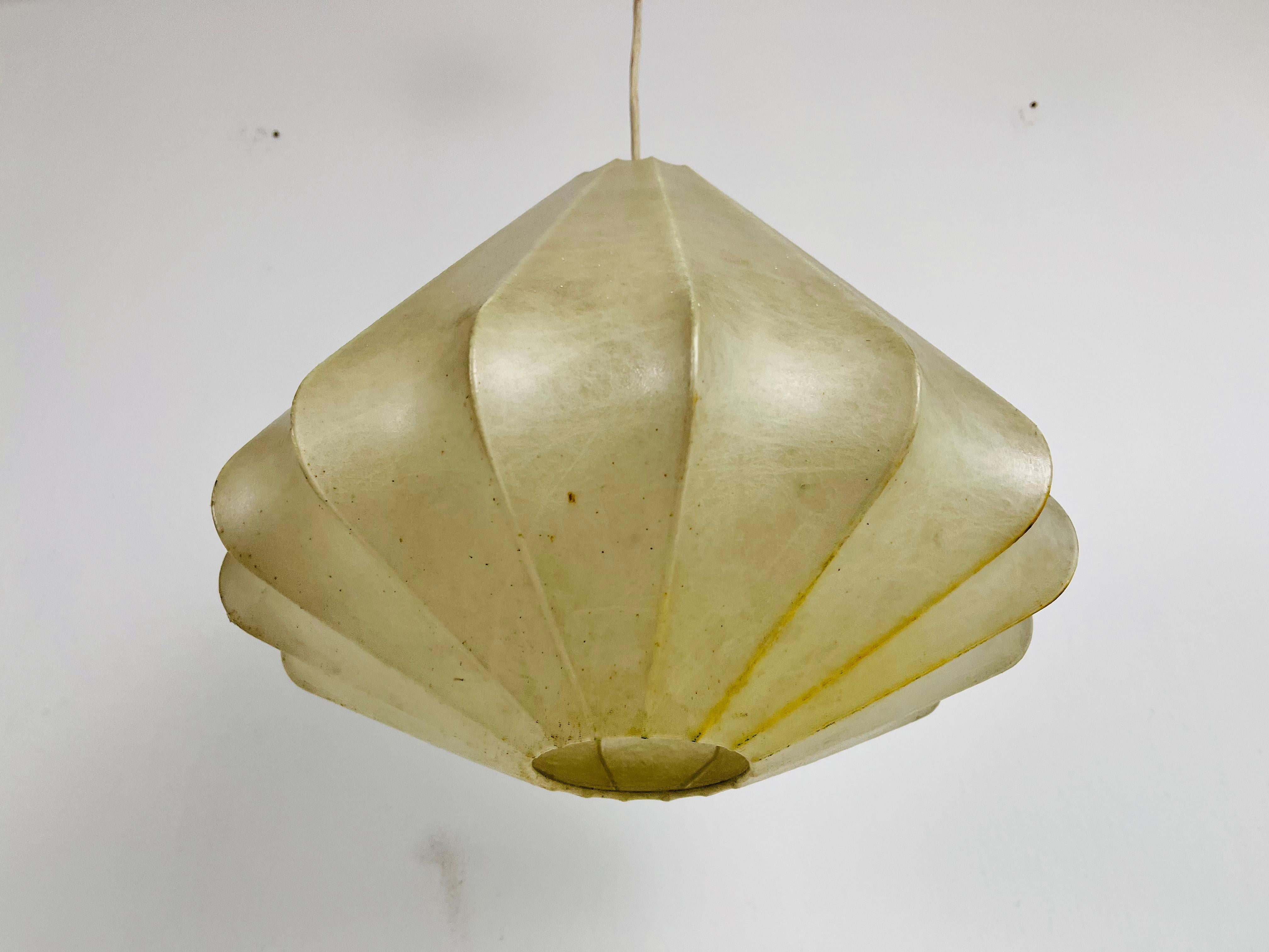 Mid-Century Modern Cocoon Pendant Light, 1960s, Italy For Sale 3