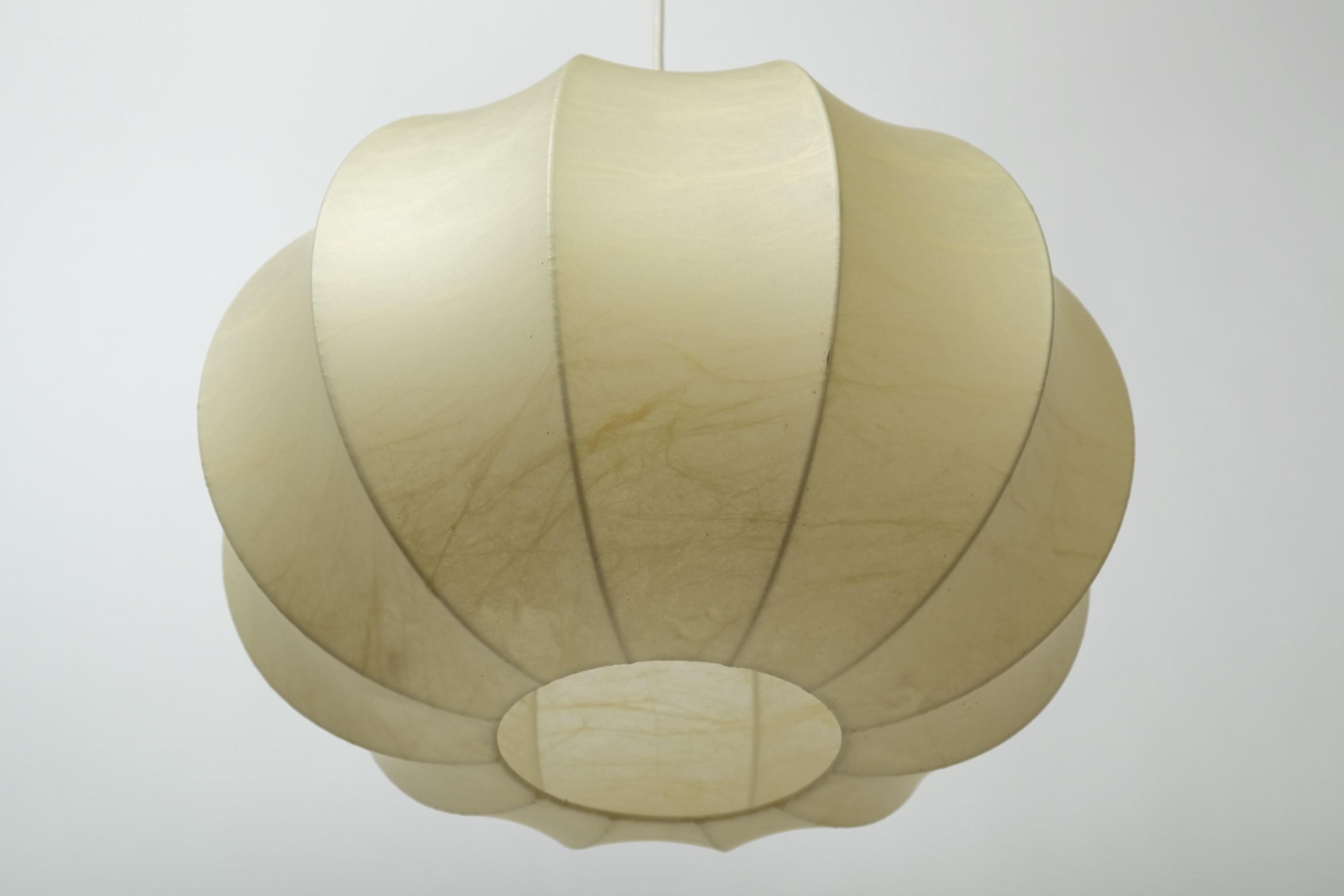Lampe pendante cocon moderne du milieu du siècle dernier, Italie, années 1960 3