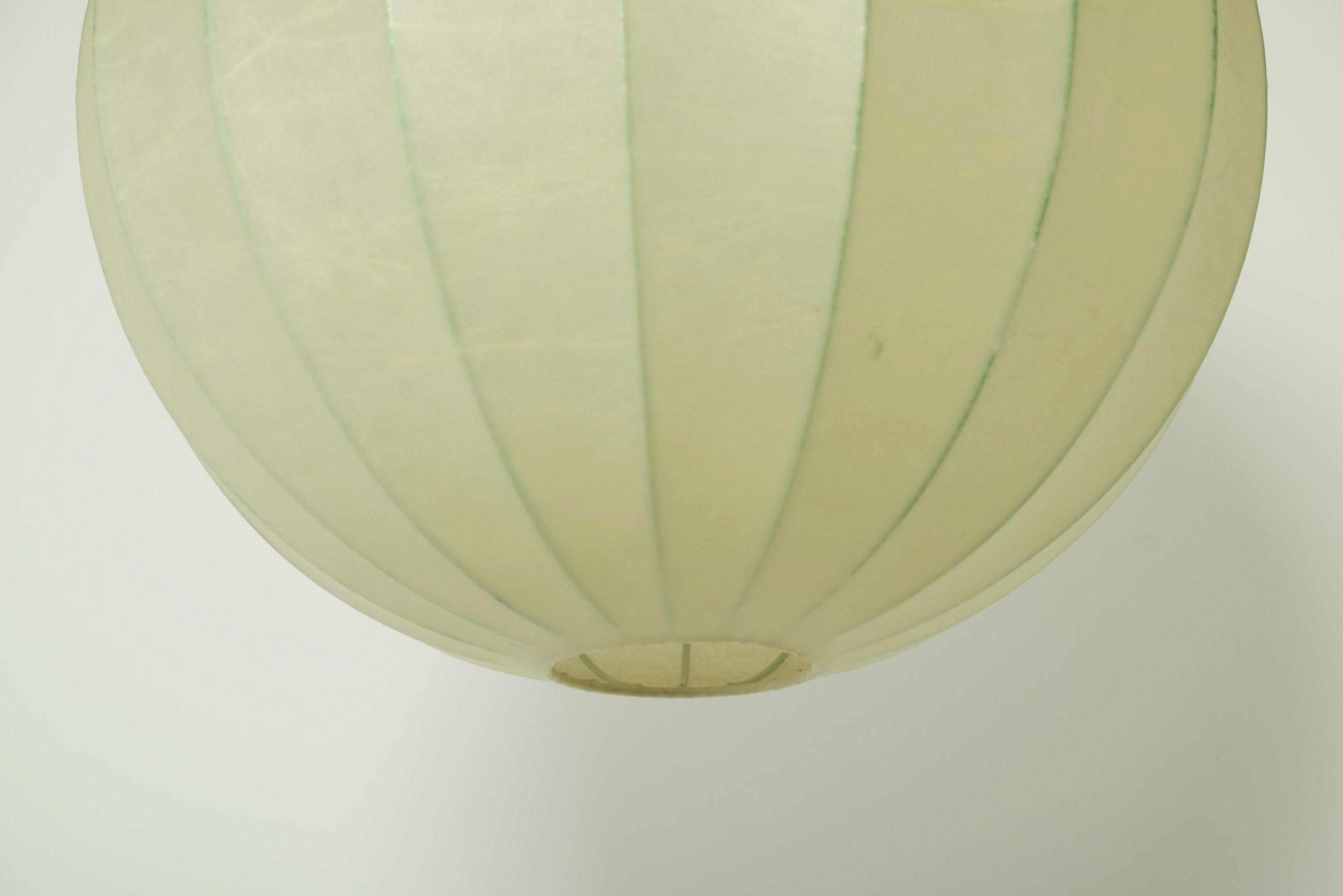 Moderne Cocoon-Pendelleuchte aus der Jahrhundertmitte, Italien 1960er Jahre im Angebot 4