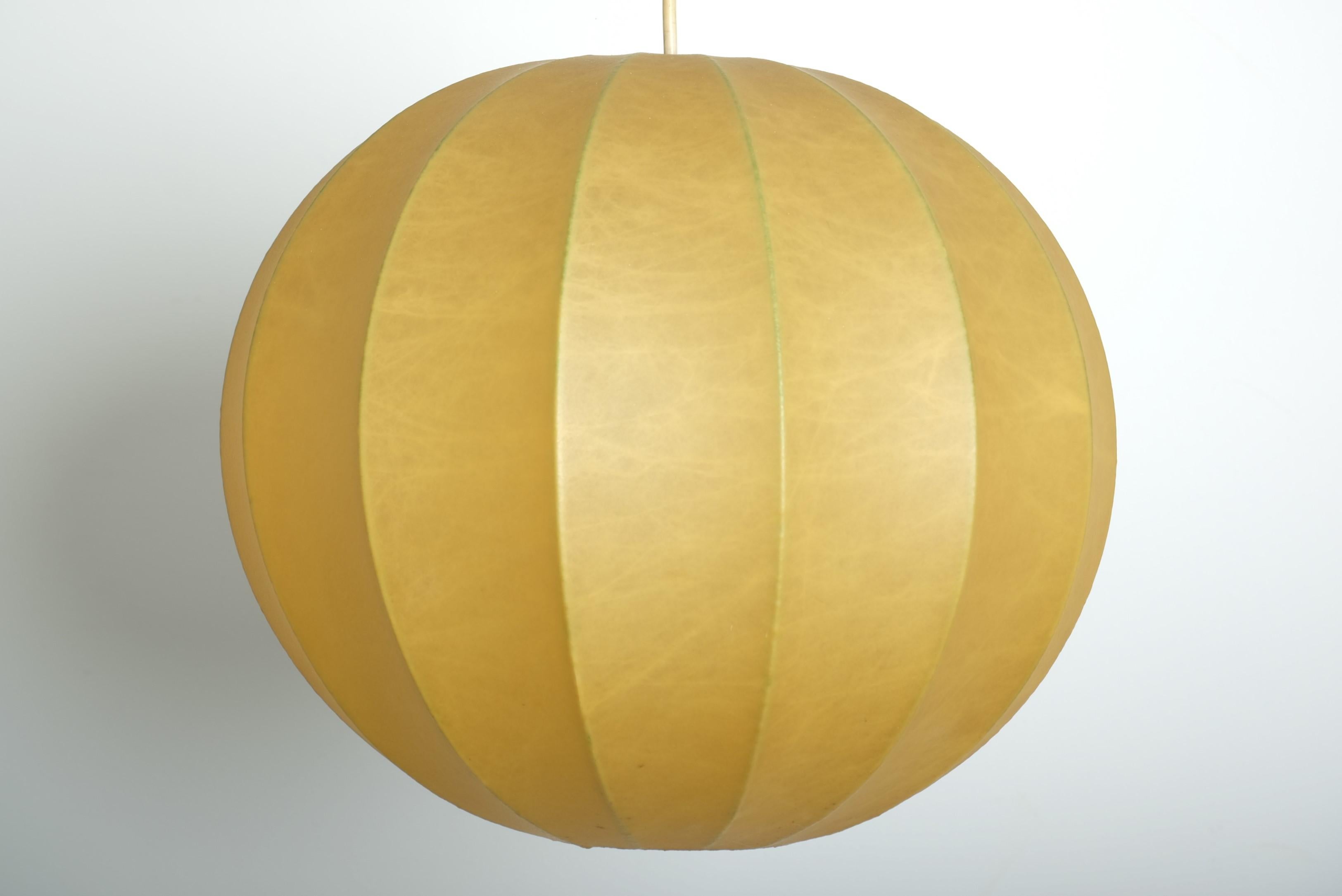 Mid-Century Modern Cocoon Pendant Light, Italy 1960s For Sale 3