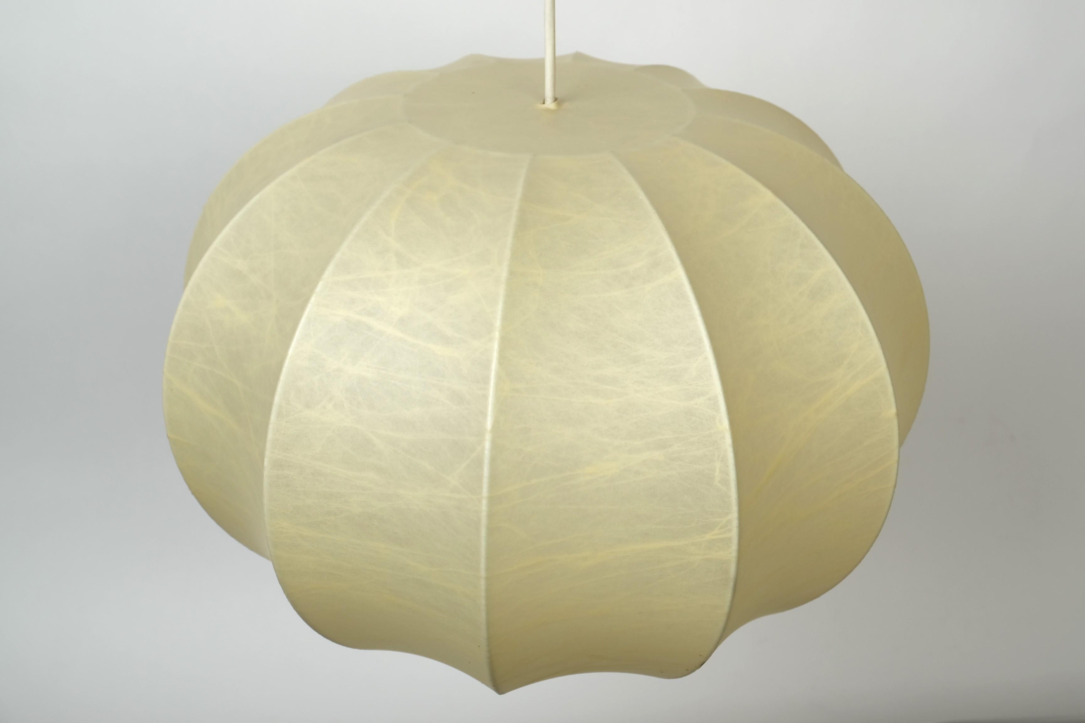Lampe pendante cocon moderne du milieu du siècle dernier, Italie, années 1960 8