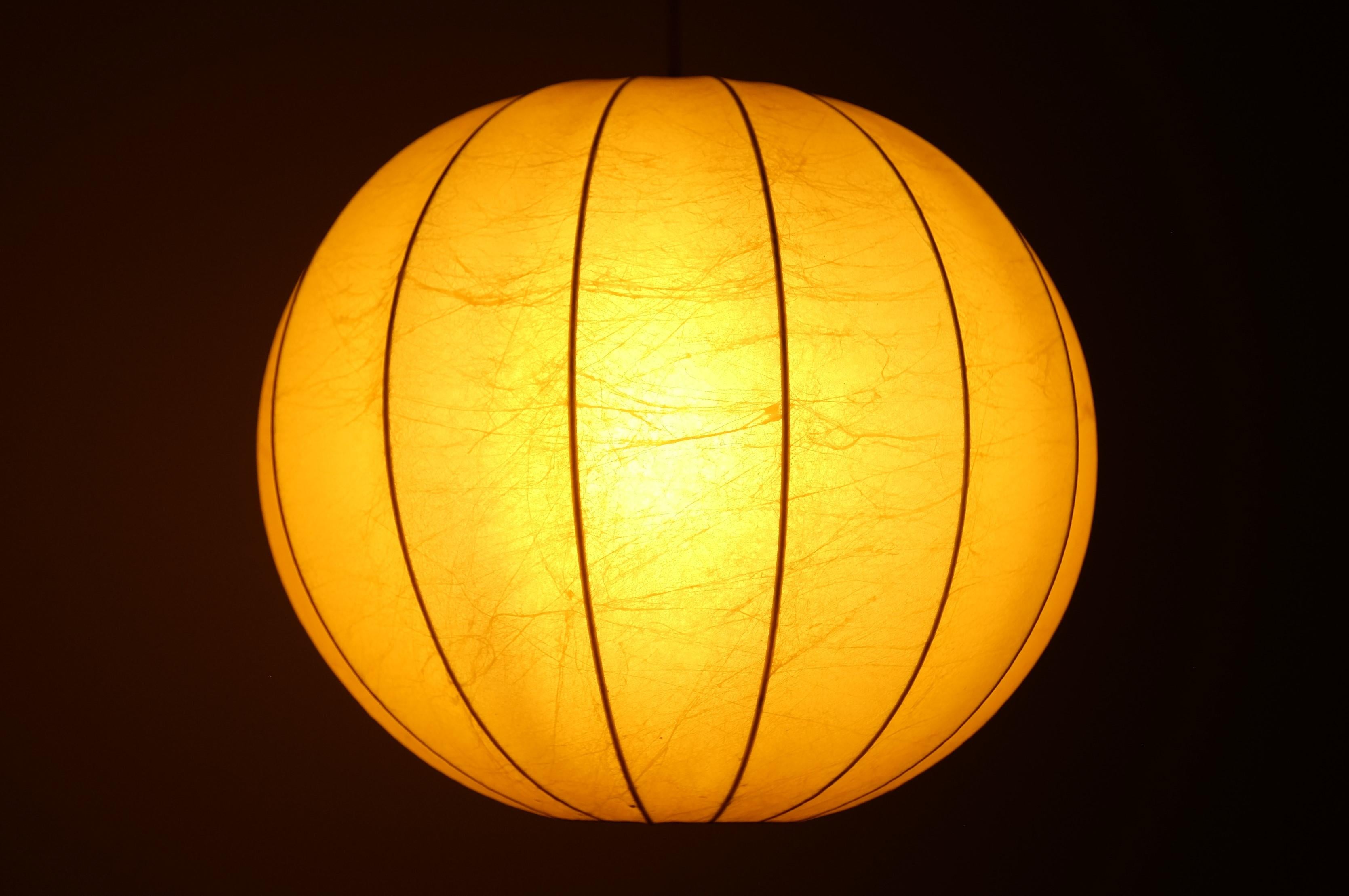 Mid-Century Modern Cocoon Pendant Light, Italy 1960s For Sale 4