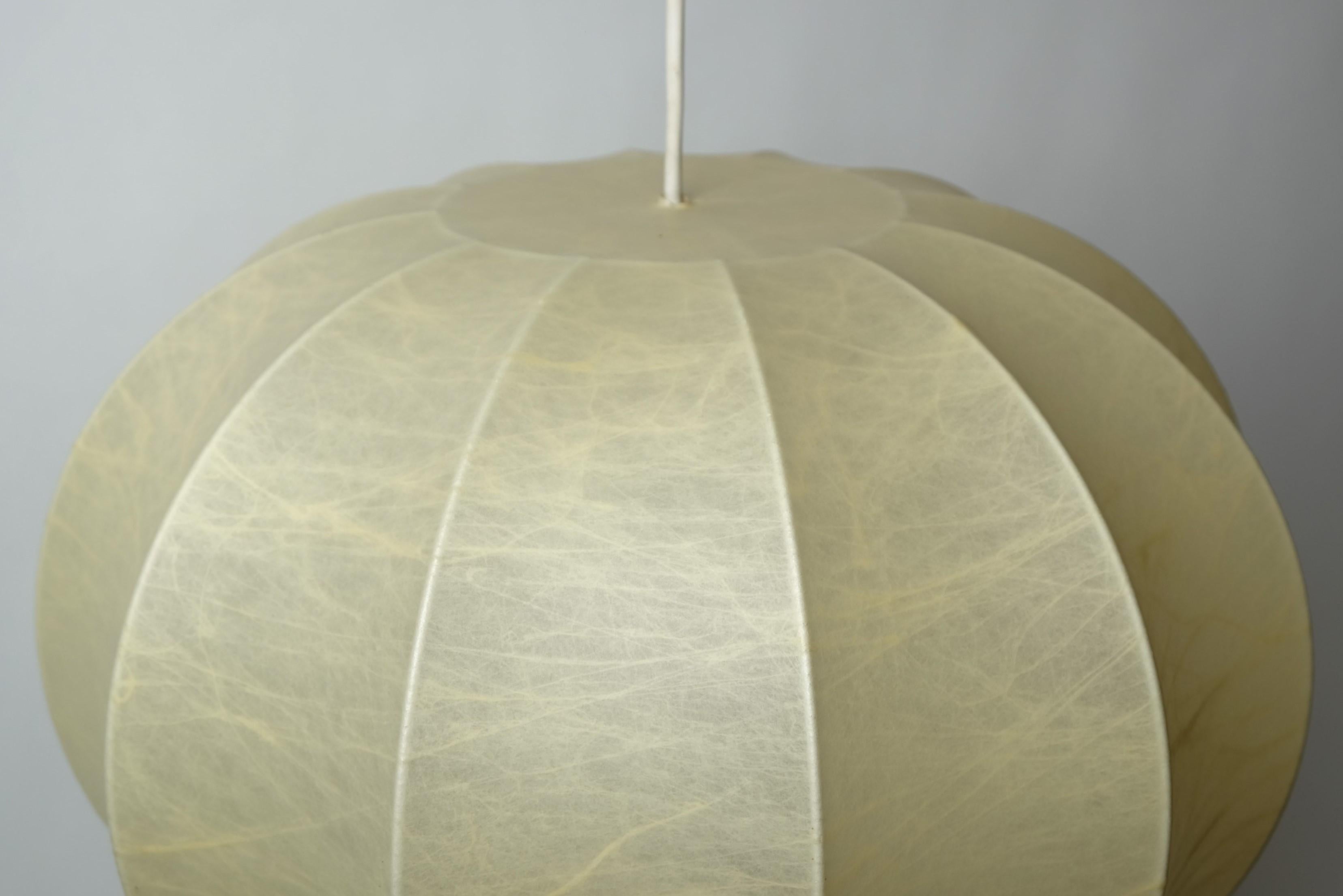 Lampe pendante cocon moderne du milieu du siècle dernier, Italie, années 1960 9