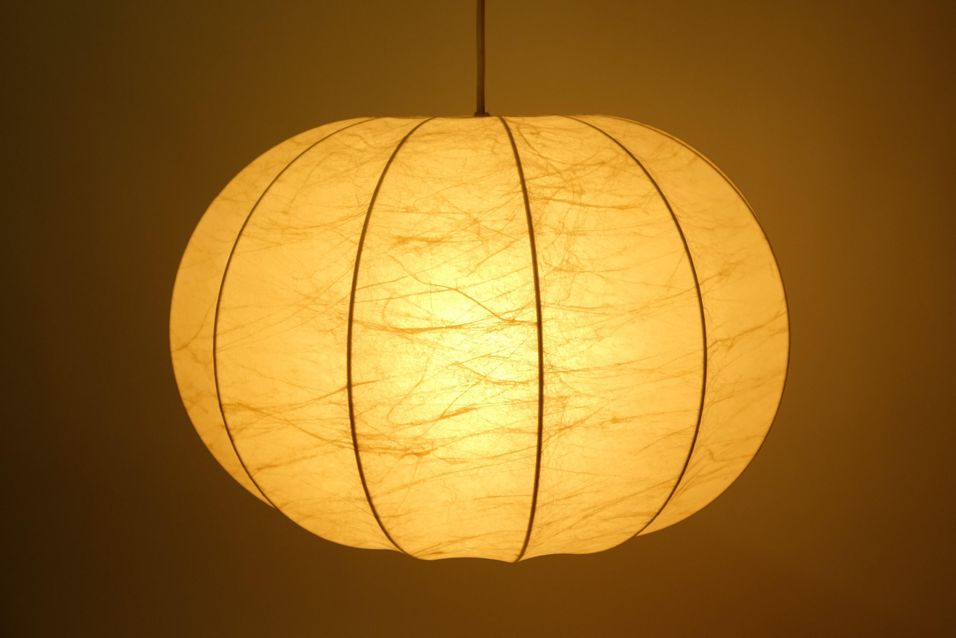 Lampe pendante cocon moderne du milieu du siècle dernier, Italie, années 1960 1