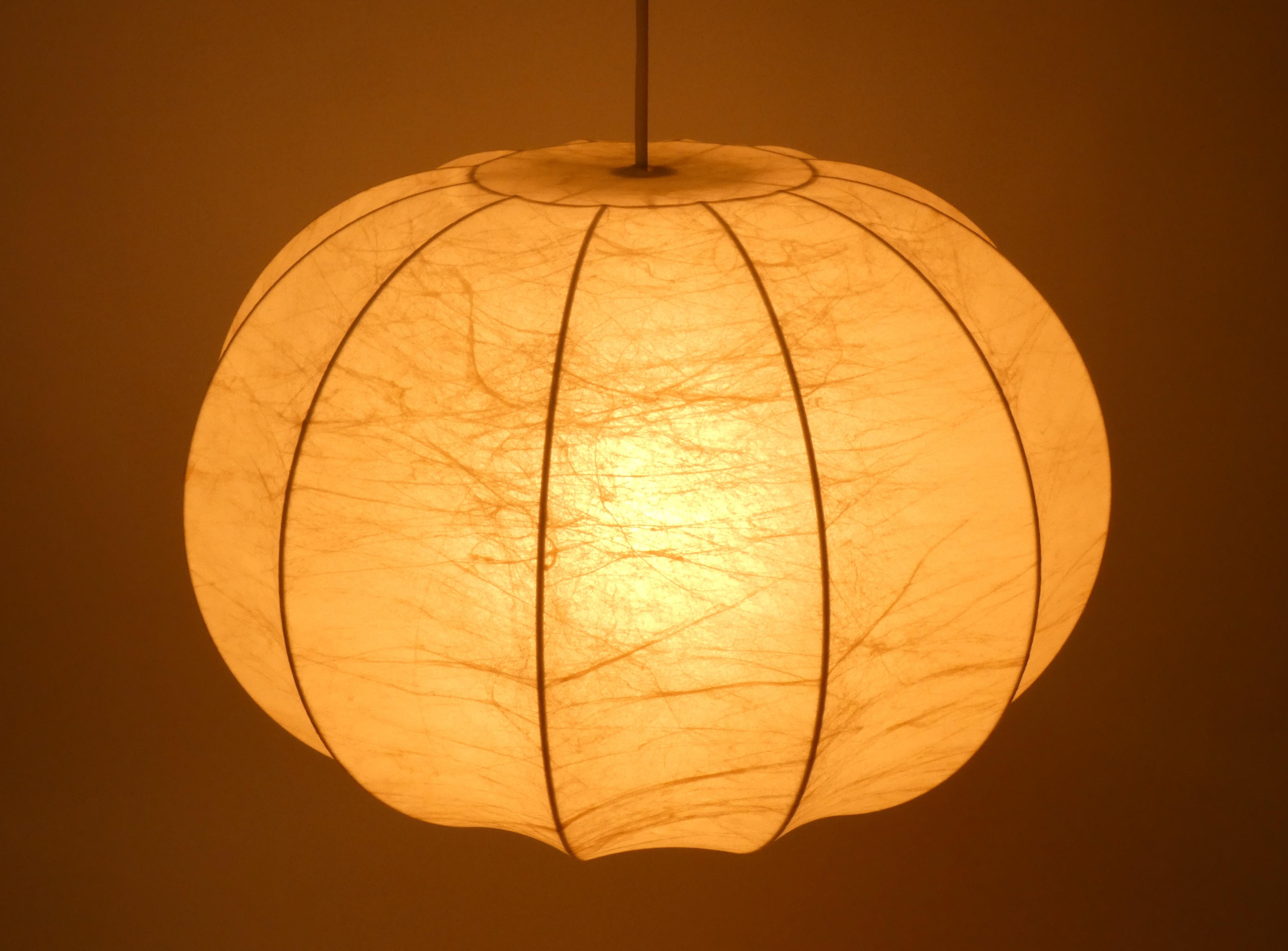 Lampe pendante cocon moderne du milieu du siècle dernier, Italie, années 1960 11