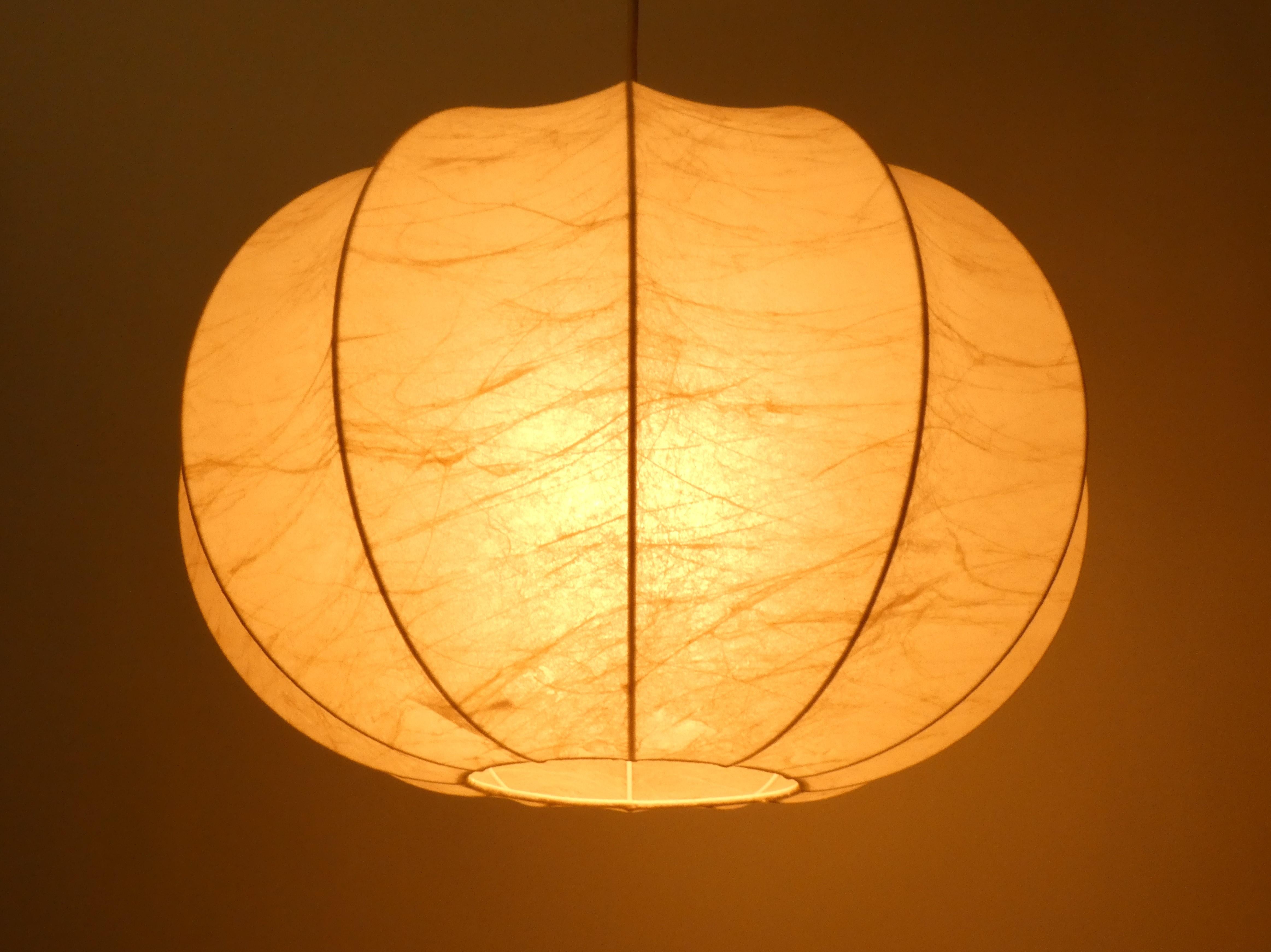 Lampe pendante cocon moderne du milieu du siècle dernier, Italie, années 1960 12
