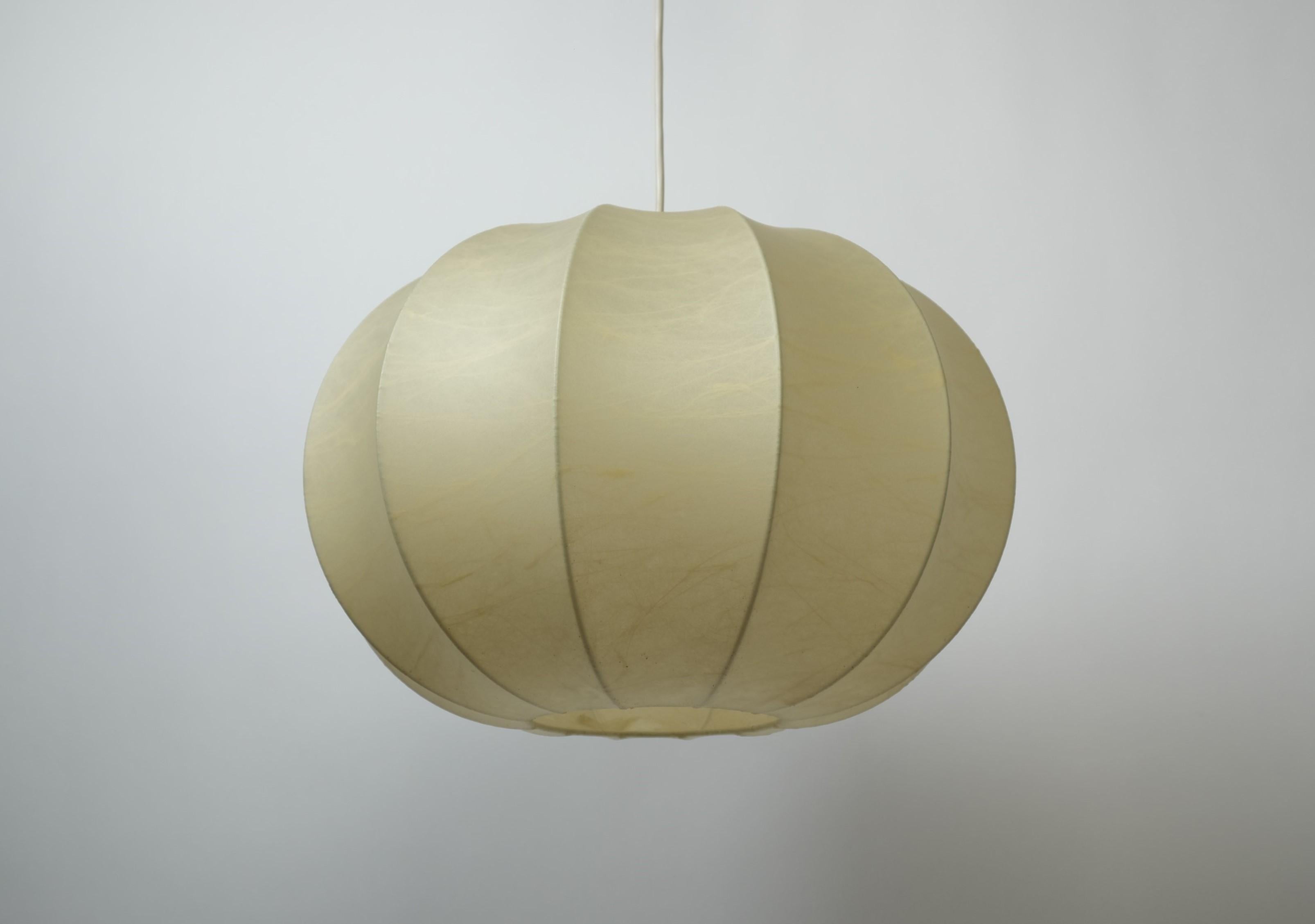 Lampe pendante cocon moderne du milieu du siècle dernier, Italie, années 1960 Bon état à München, BY