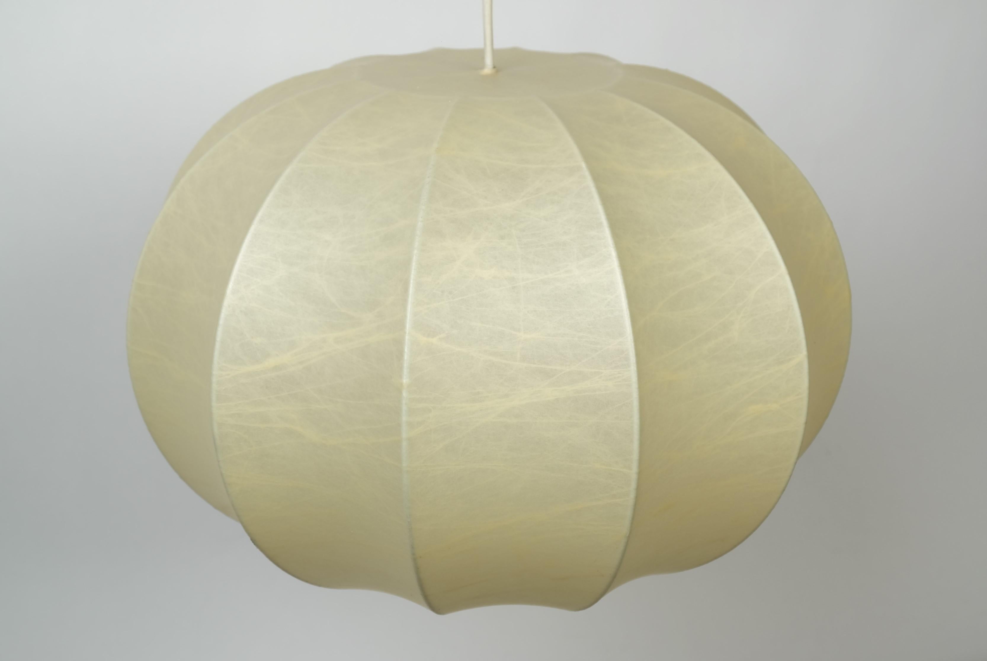 Lampe pendante cocon moderne du milieu du siècle dernier, Italie, années 1960 7