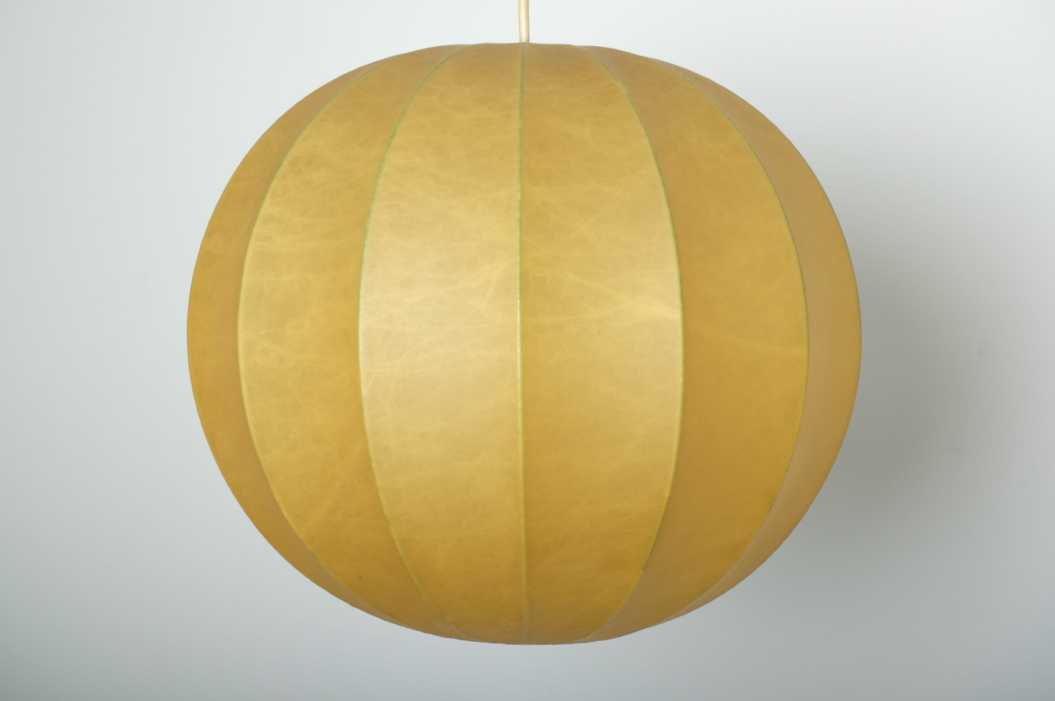 Mid-Century Modern Cocoon Pendant Light, Italy 1960s For Sale 2
