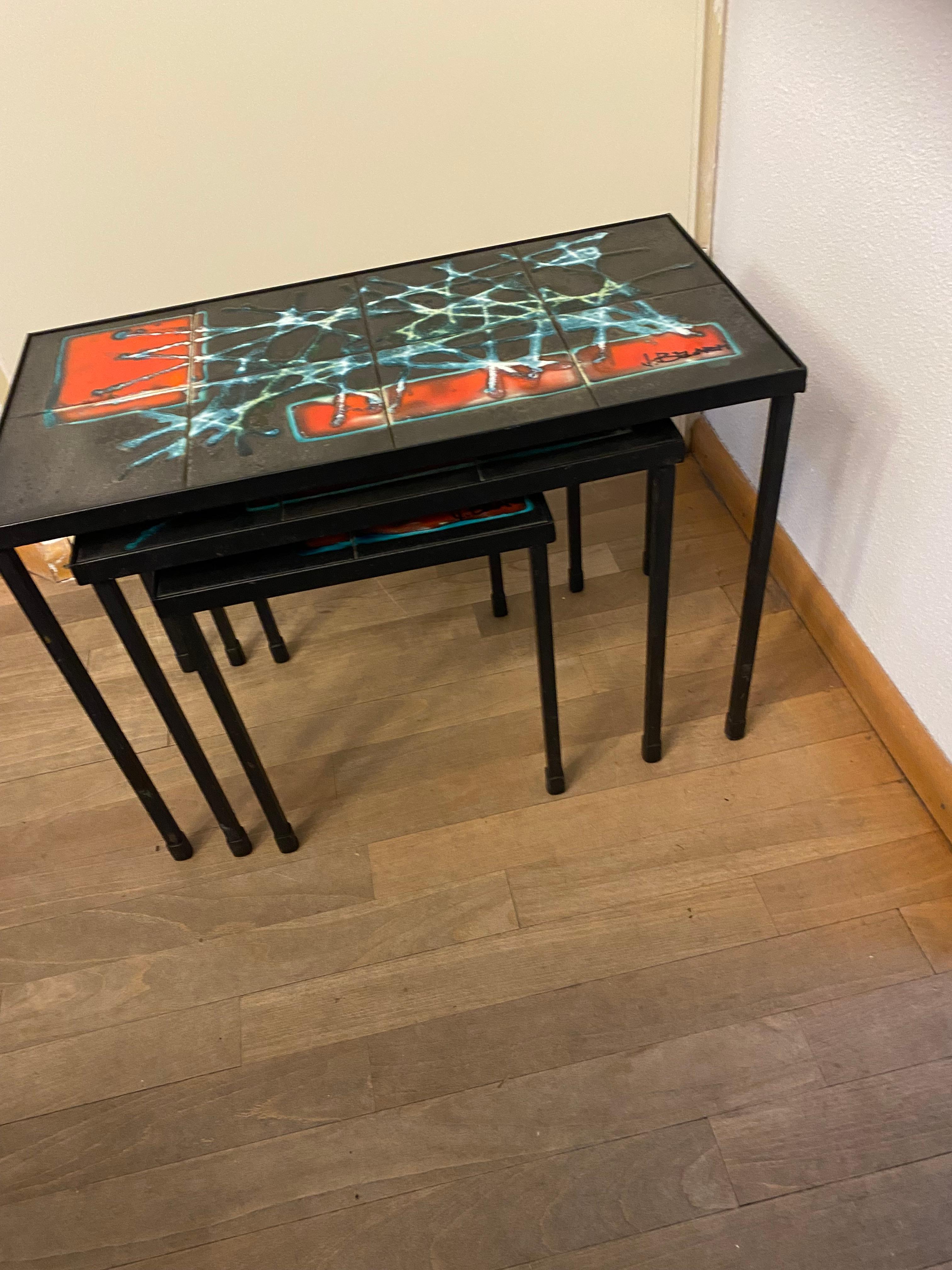 Moderne Couchtische aus der Mitte des Jahrhunderts mit Kacheln und Kacheln Belarti (3 Teile) im Angebot 3
