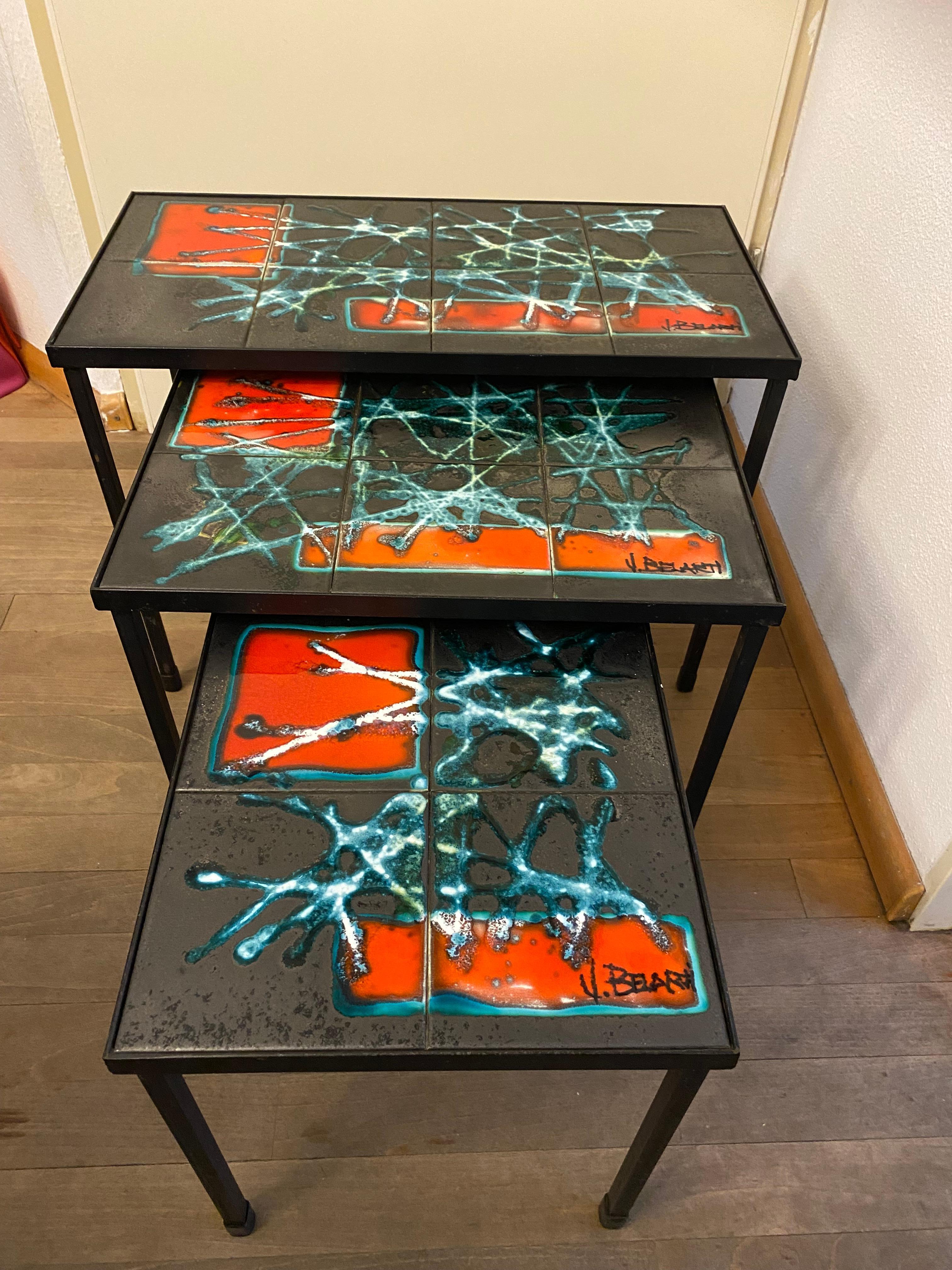 Moderne Couchtische aus der Mitte des Jahrhunderts mit Kacheln und Kacheln Belarti (3 Teile) im Angebot 4