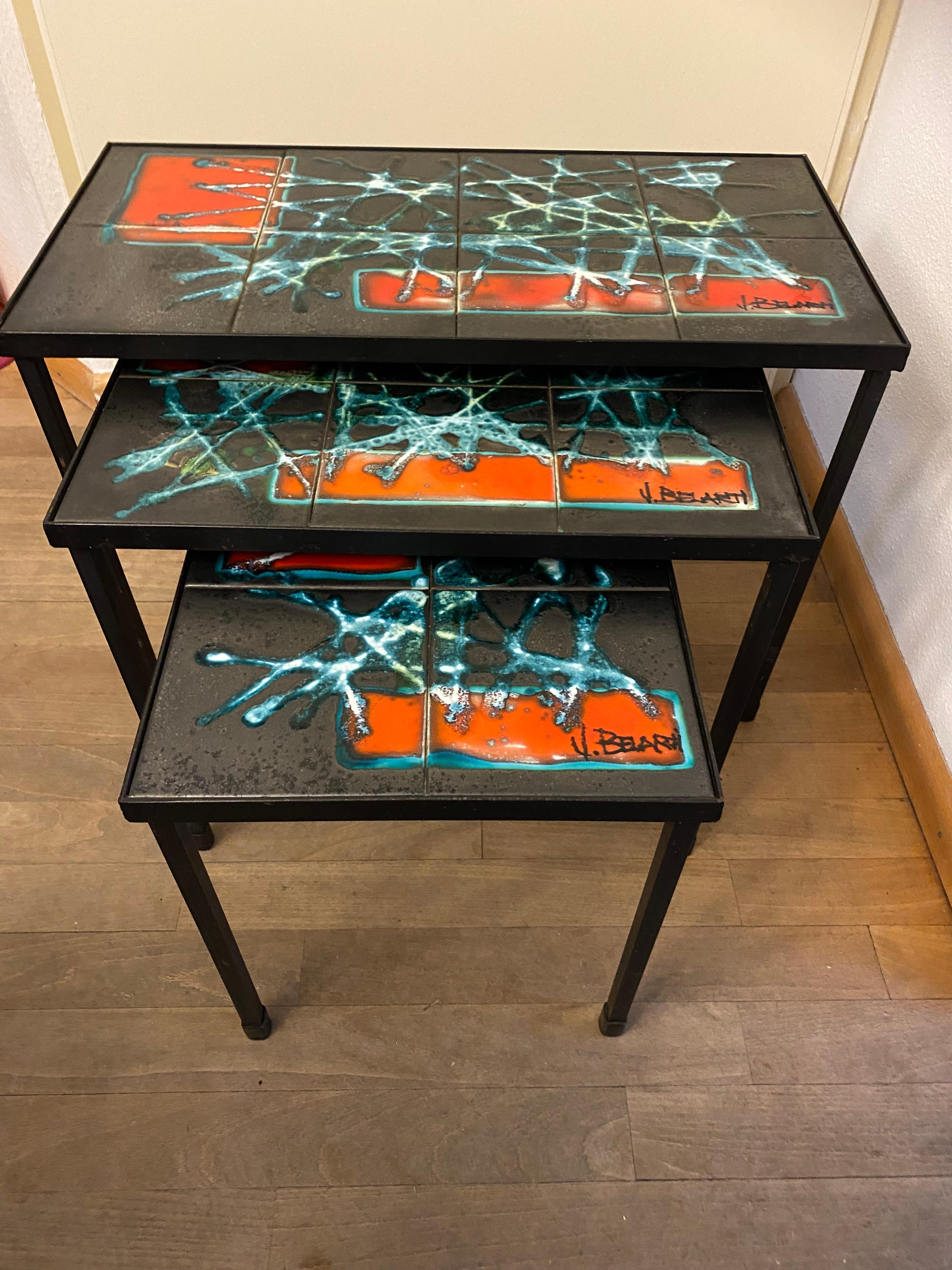 Moderne Couchtische aus der Mitte des Jahrhunderts mit Kacheln und Kacheln Belarti (3 Teile) im Angebot 1