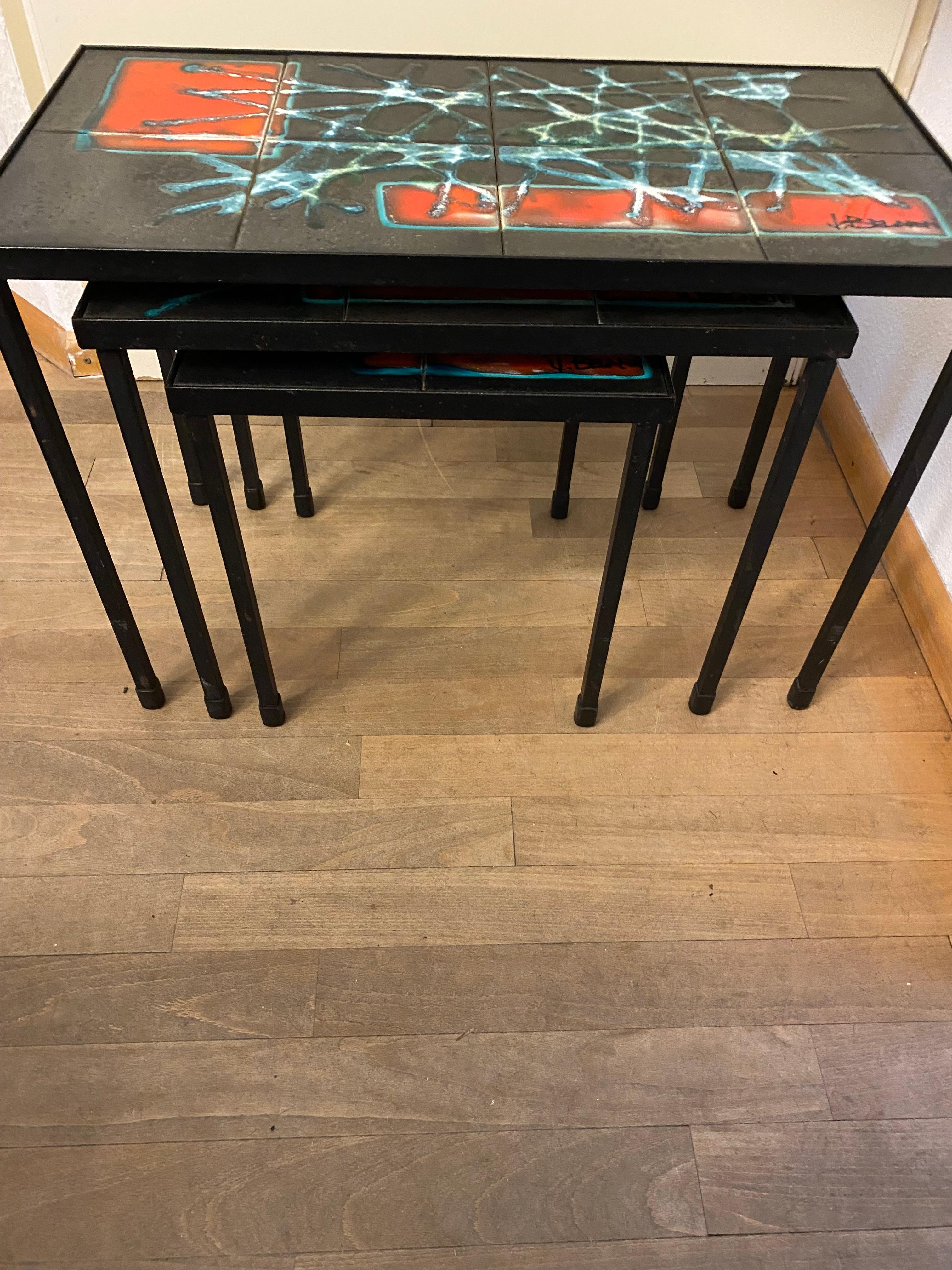 Moderne Couchtische aus der Mitte des Jahrhunderts mit Kacheln und Kacheln Belarti (3 Teile) im Angebot 2