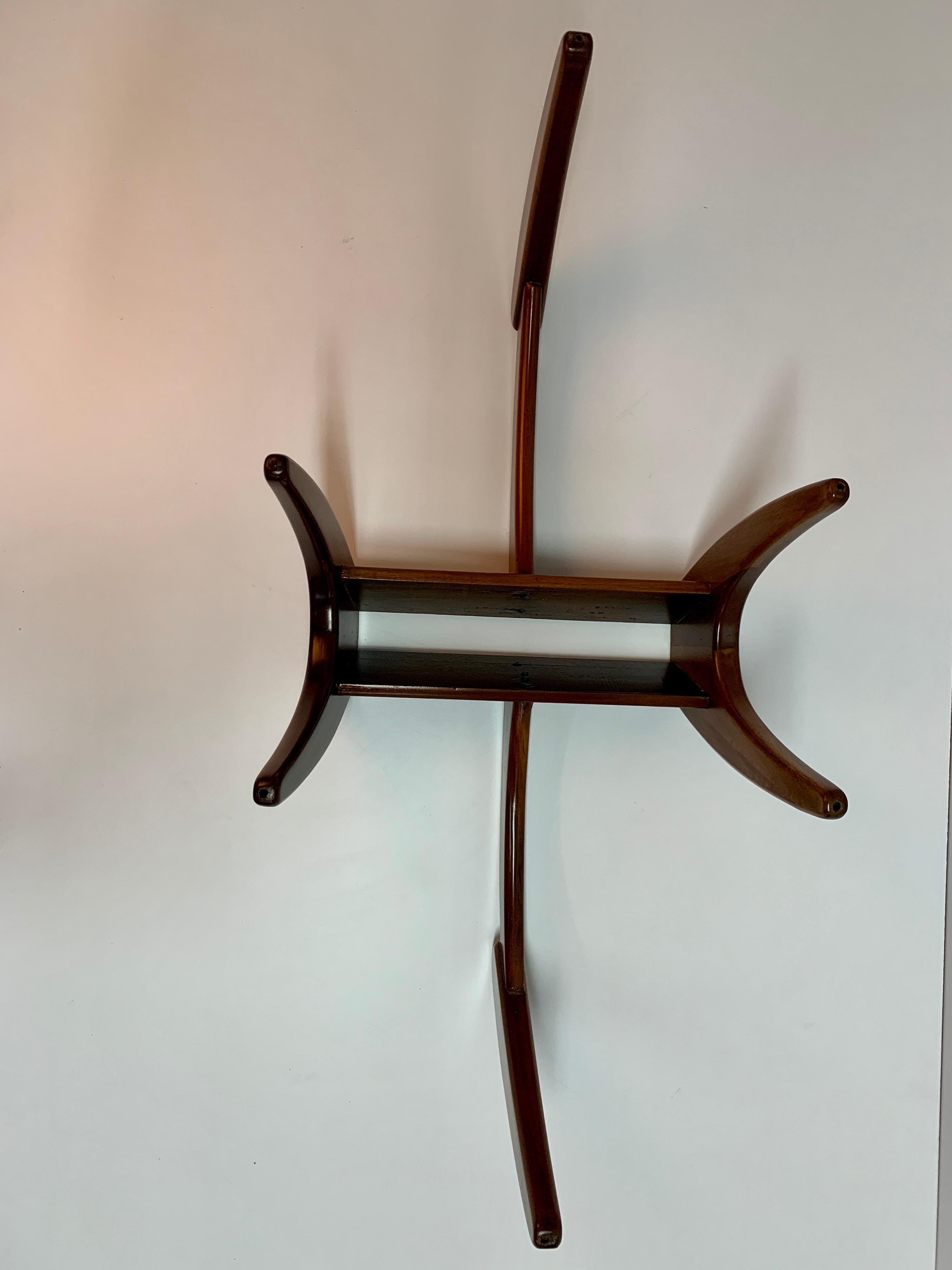 Walnut Mid-Century Modern Coffee Table Attributed to Kroehler or Tonk