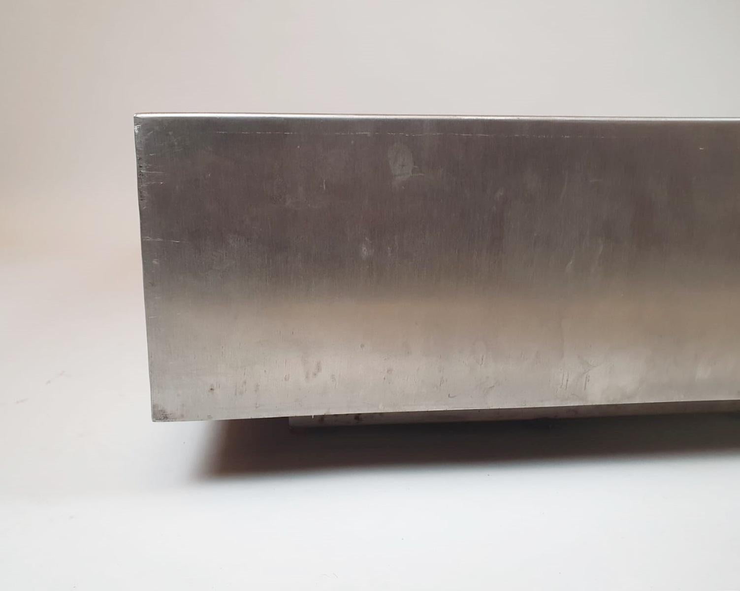 Moderner Couchtisch aus der Mitte des Jahrhunderts, Michel Boyer zugeschrieben, gebürstetes Aluminium, 1970er Jahre