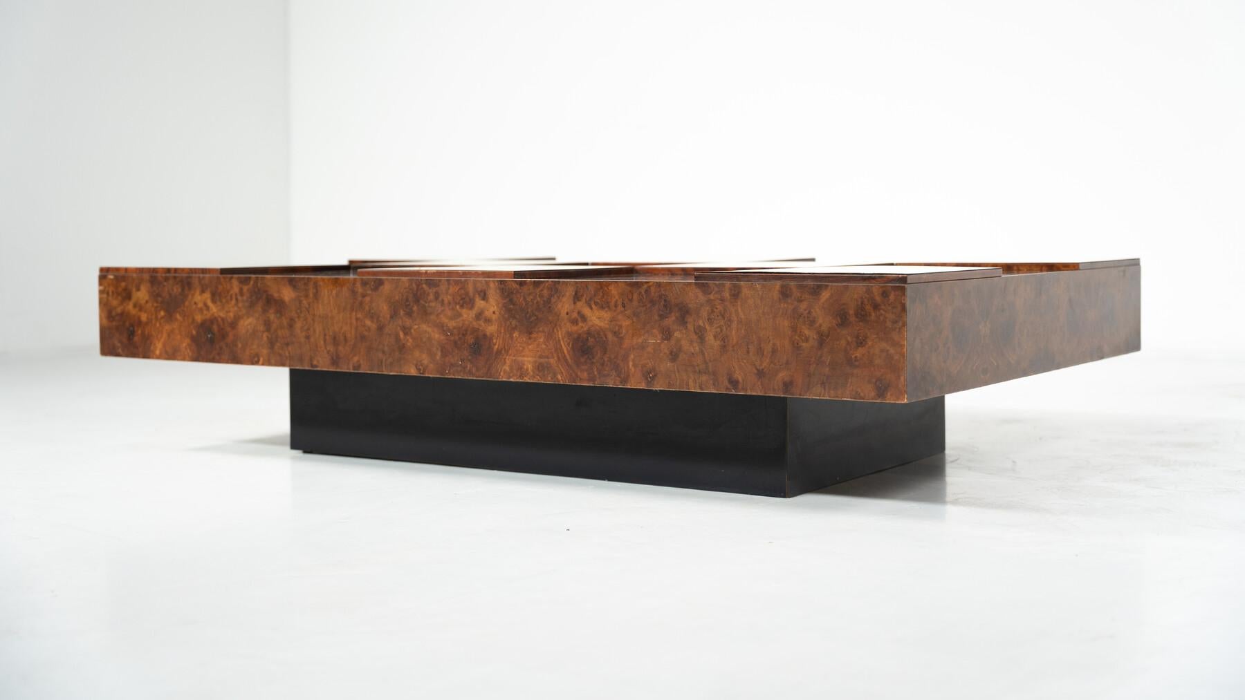 Mid-Century Modern Coffee Table, Brass and Burl Wood, Italy, 1970s In Good Condition For Sale In Brussels, BE