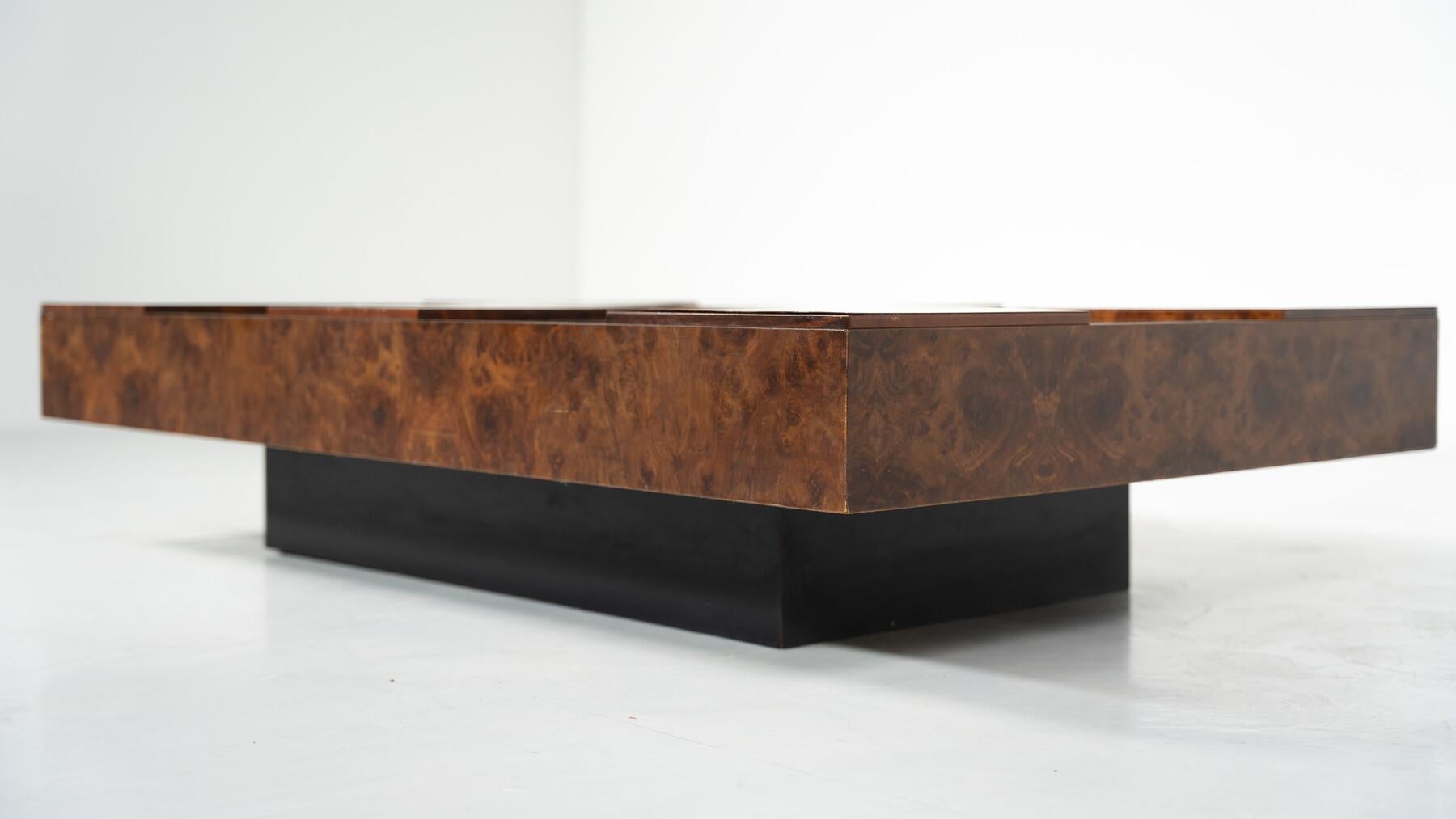 Mid-Century Modern Coffee Table, Brass and Burl Wood, Italy, 1970s For Sale 3