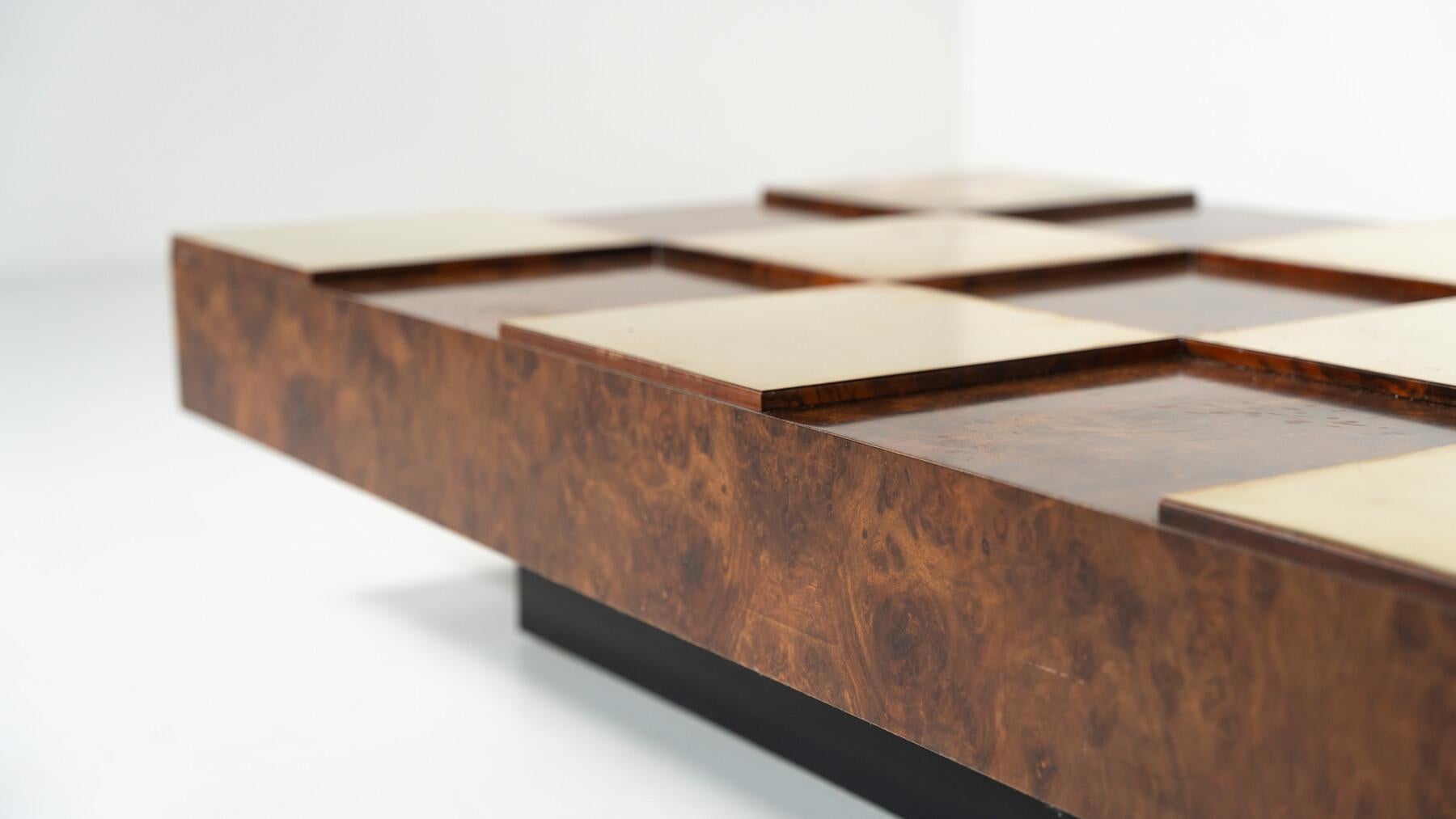 Mid-Century Modern Coffee Table, Brass and Burl Wood, Italy, 1970s For Sale 5