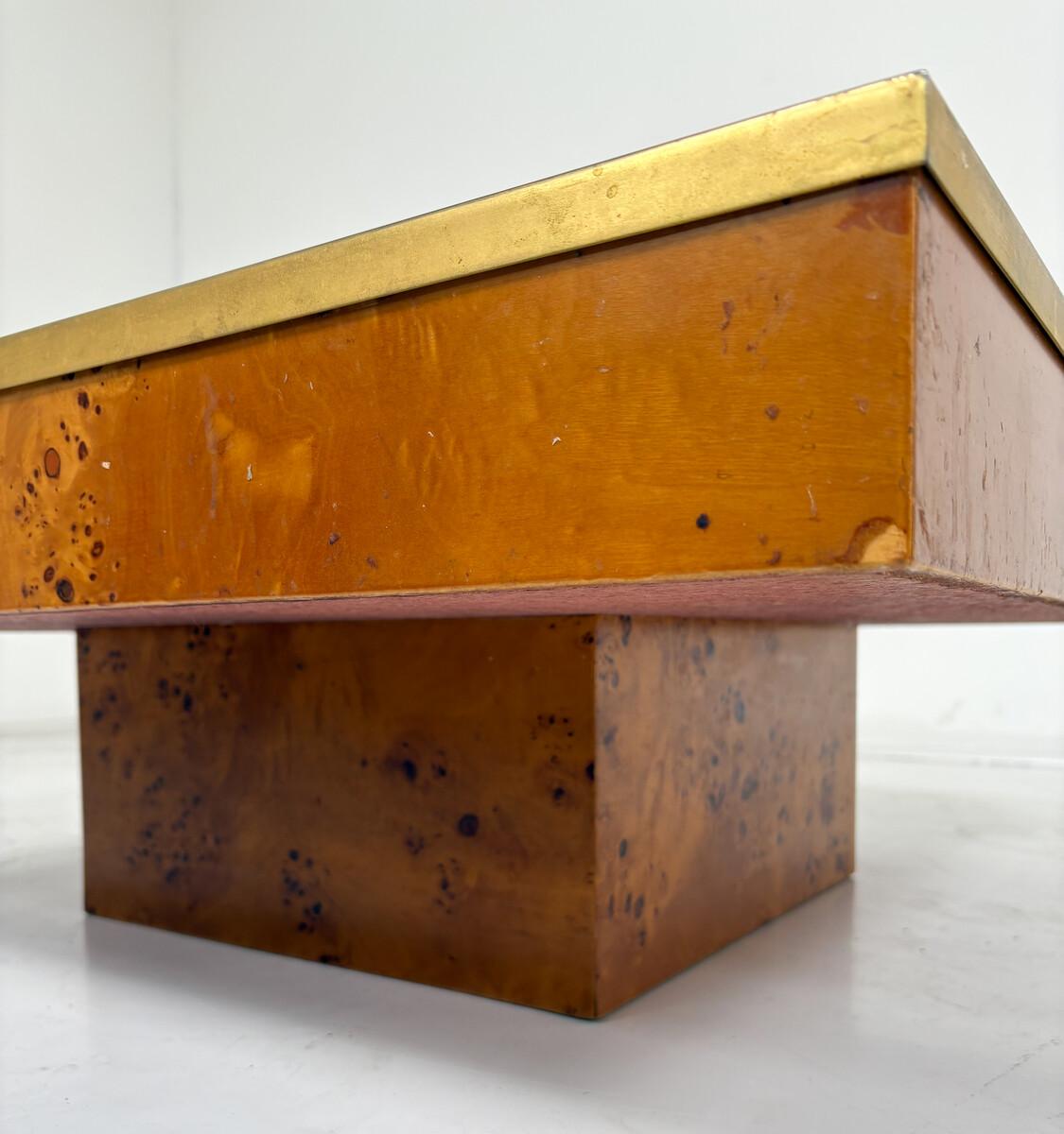 					
Table basse moderne du milieu du siècle, bois de ronce et laiton, 1970