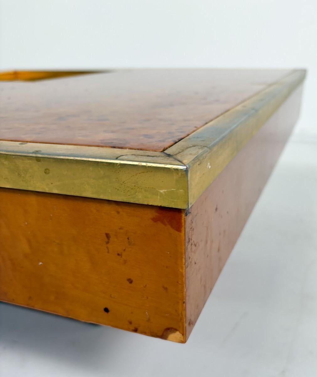 Mid-Century Modern Table basse moderne du milieu du siècle, bois de ronce et laiton, 1970 en vente