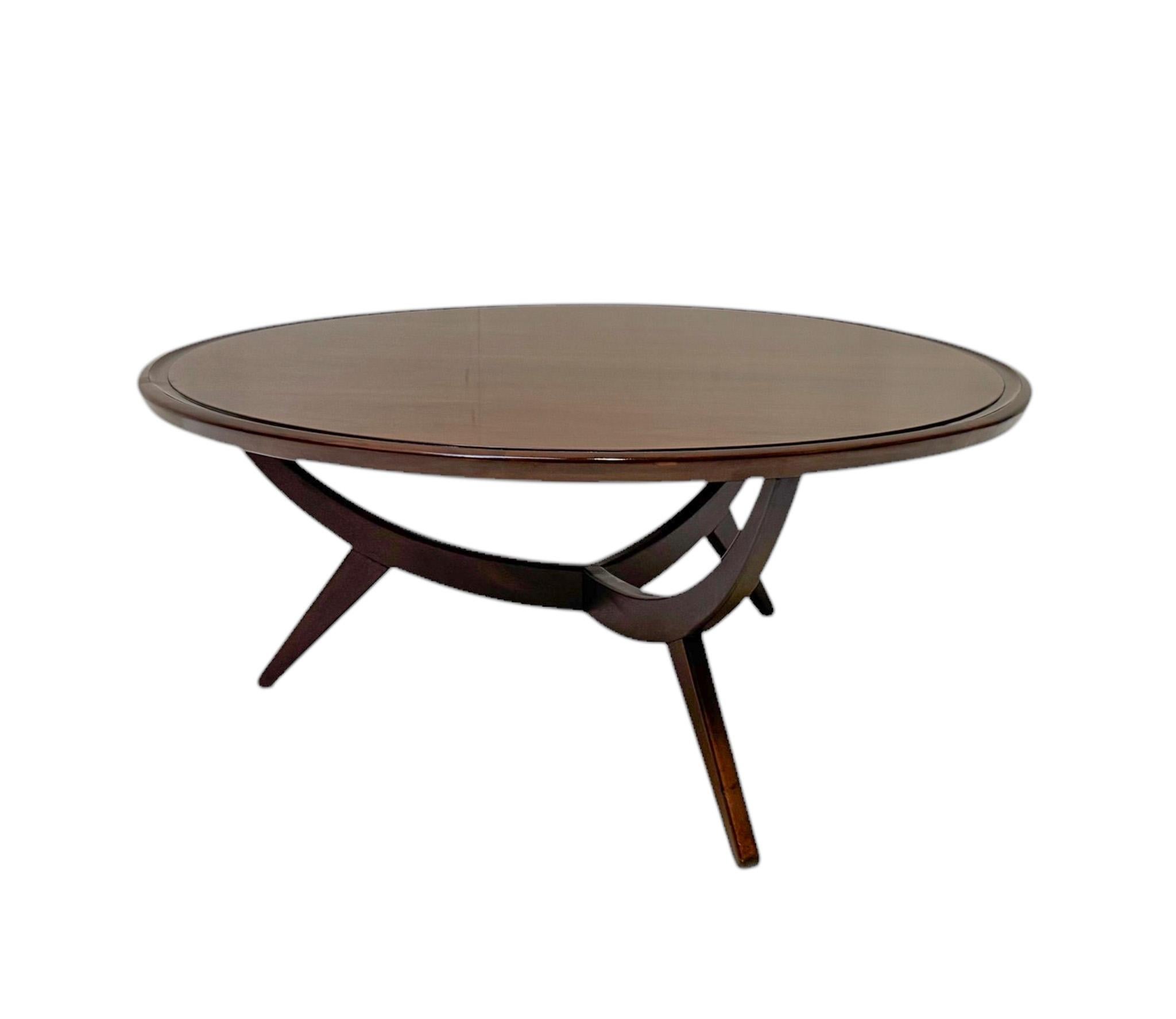 Stunning and elegant Mid-Century Modern coffee table.
Design by Abraham A. Patijn for Zijlstra Joure.
Striking Dutch design from the 1950s.
Solid walnut tripod frame with original walnut veneered top.
This wonderful Mid-Century Modern coffee table