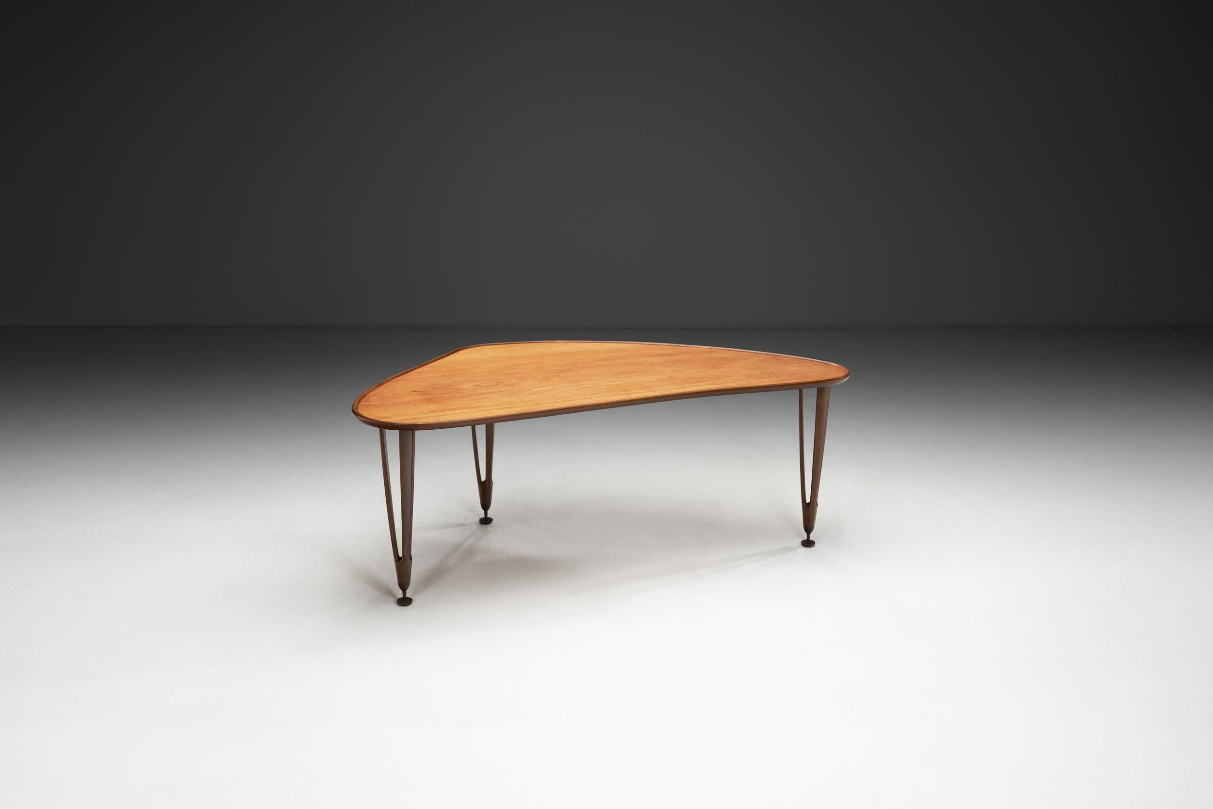 Fervents adeptes du fonctionnalisme, les designers et fabricants danois évitent les tendances esthétiques éphémères et se concentrent plutôt sur la fabrication de pièces à partir de matériaux de qualité. Cette table basse BC Design/One se