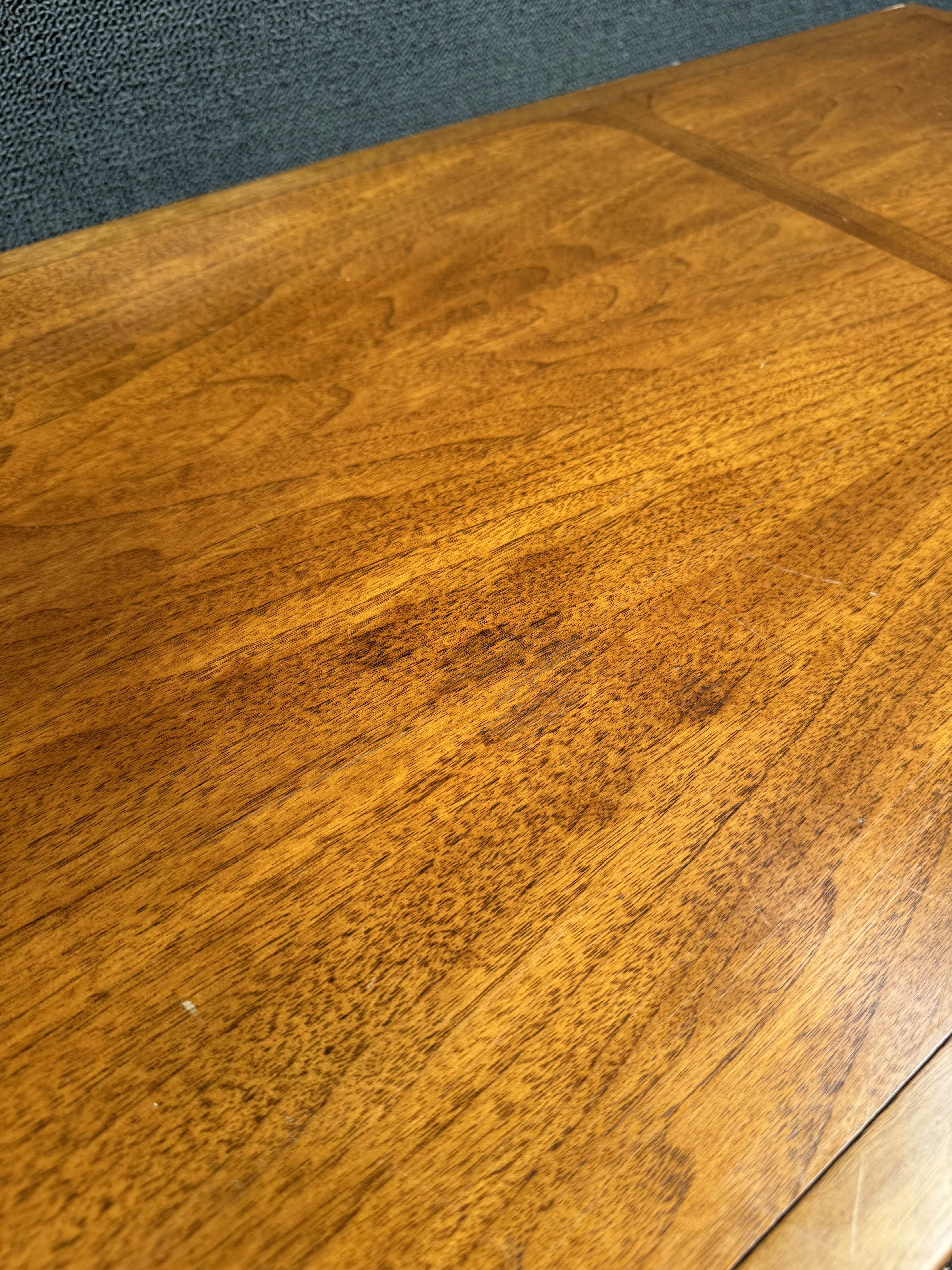 Table basse moderne du milieu du siècle dernier par Benck Fine Furniture en vente 3