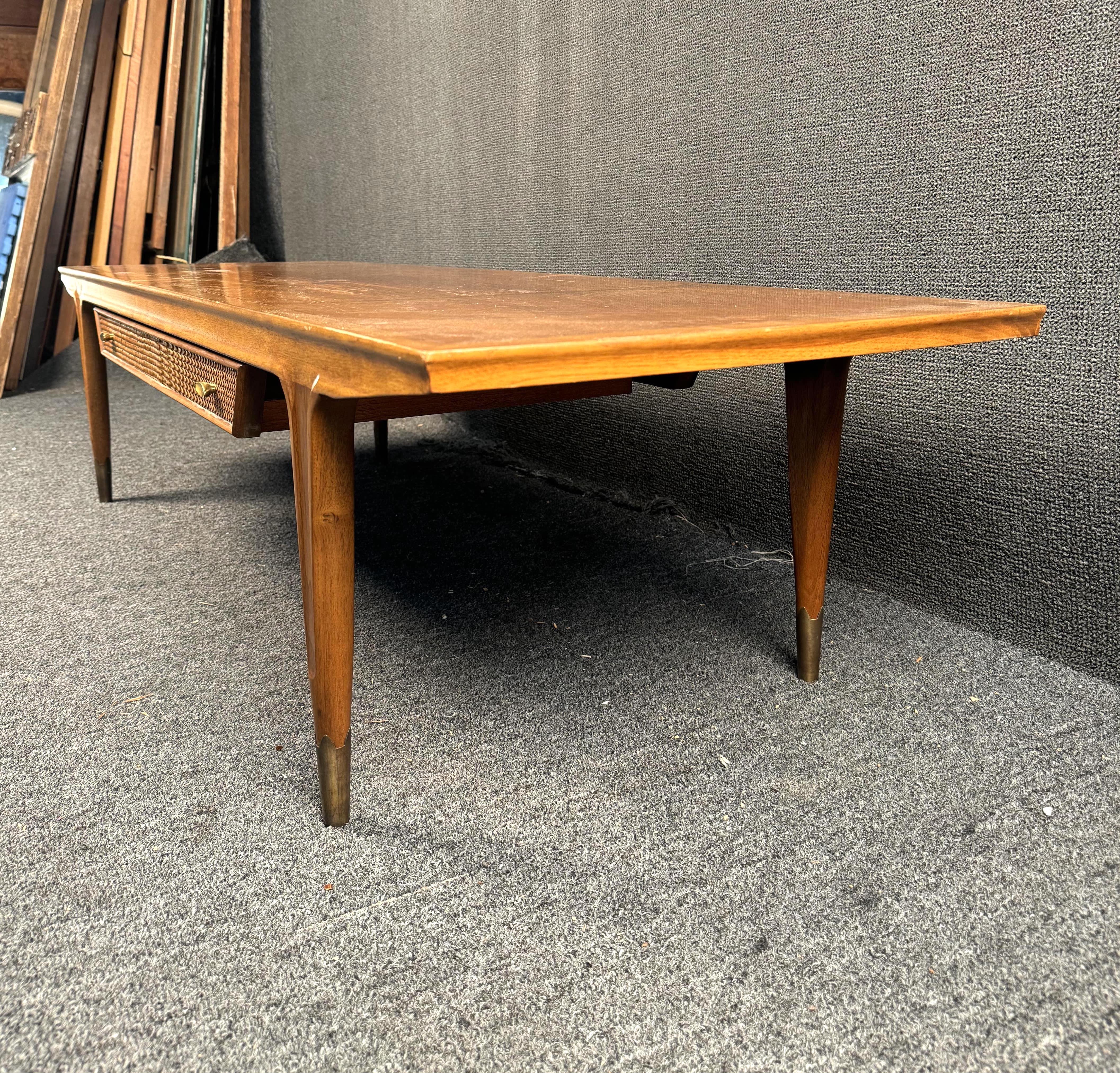 Mid-Century Modern Table basse moderne du milieu du siècle dernier par Benck Fine Furniture en vente