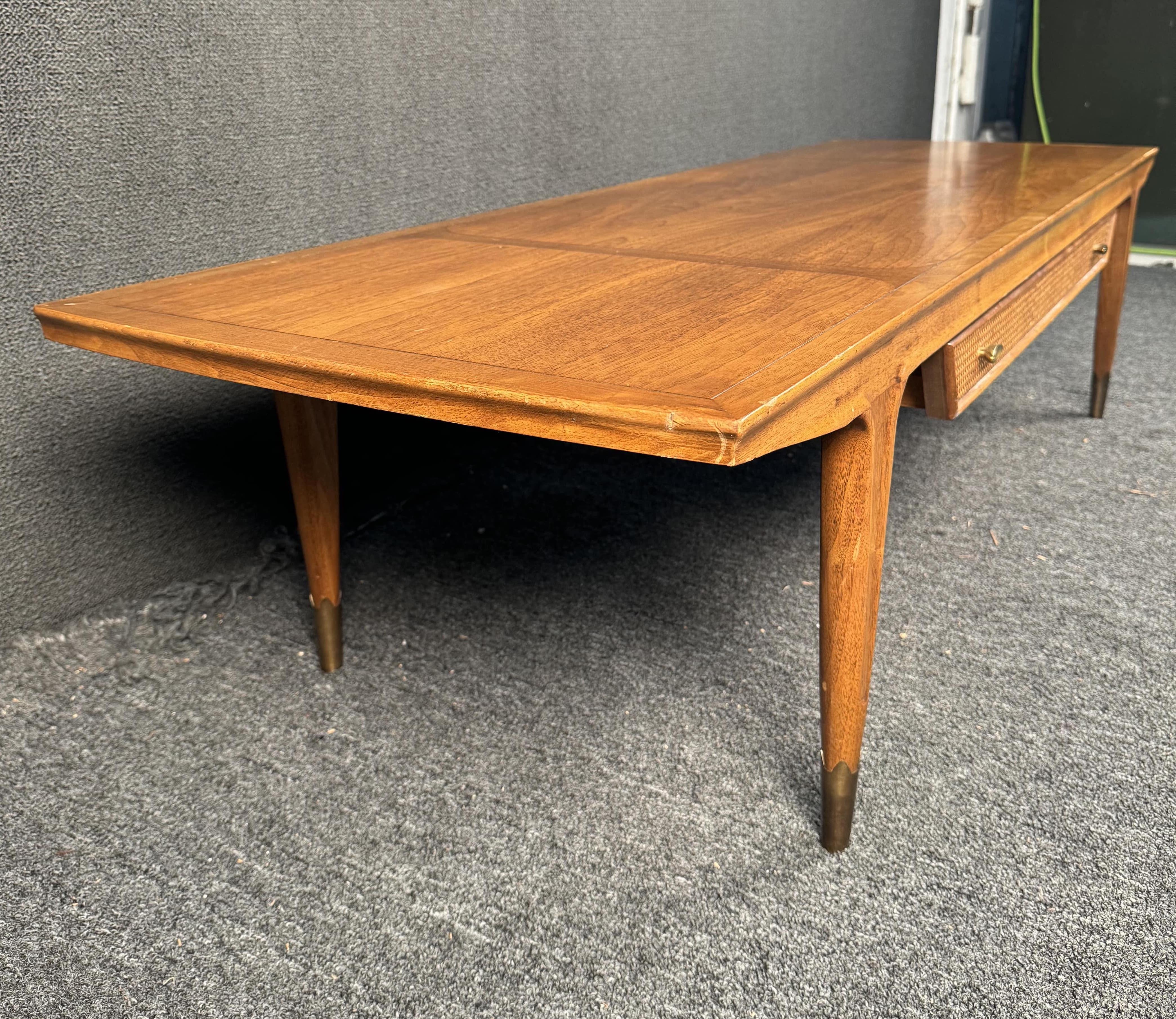 Américain Table basse moderne du milieu du siècle dernier par Benck Fine Furniture en vente