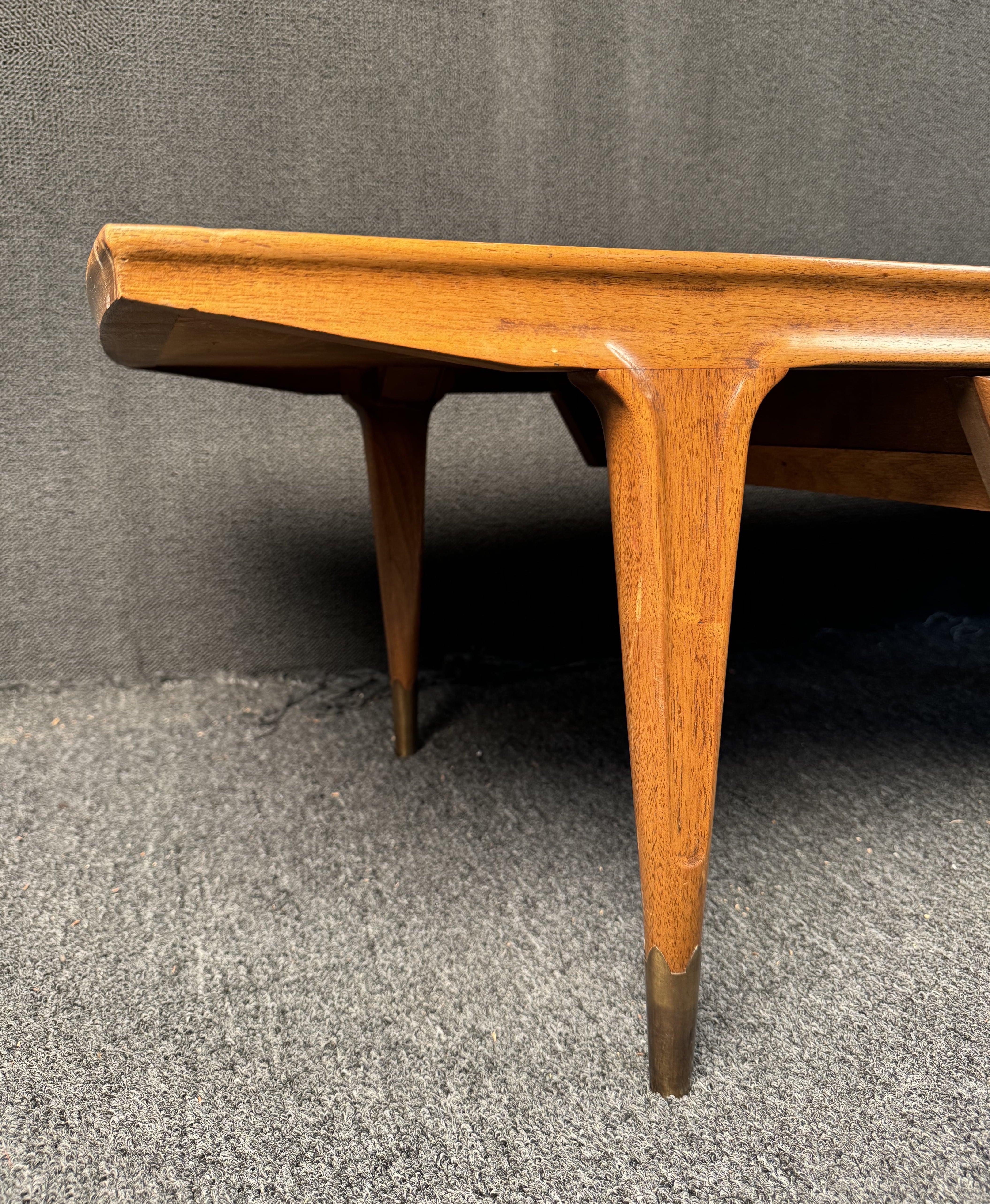 Table basse moderne du milieu du siècle dernier par Benck Fine Furniture Bon état - En vente à Brooklyn, NY