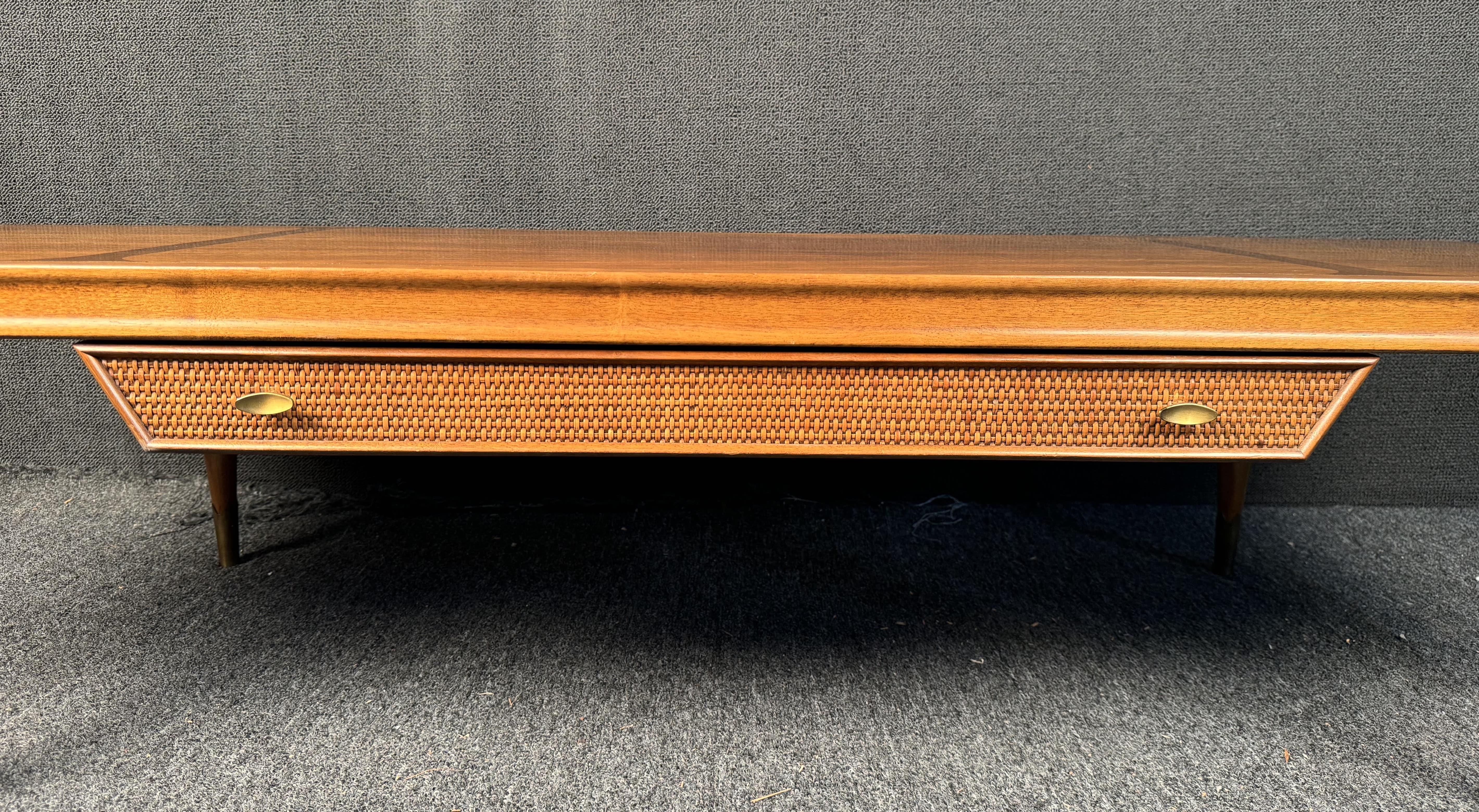 20ième siècle Table basse moderne du milieu du siècle dernier par Benck Fine Furniture en vente