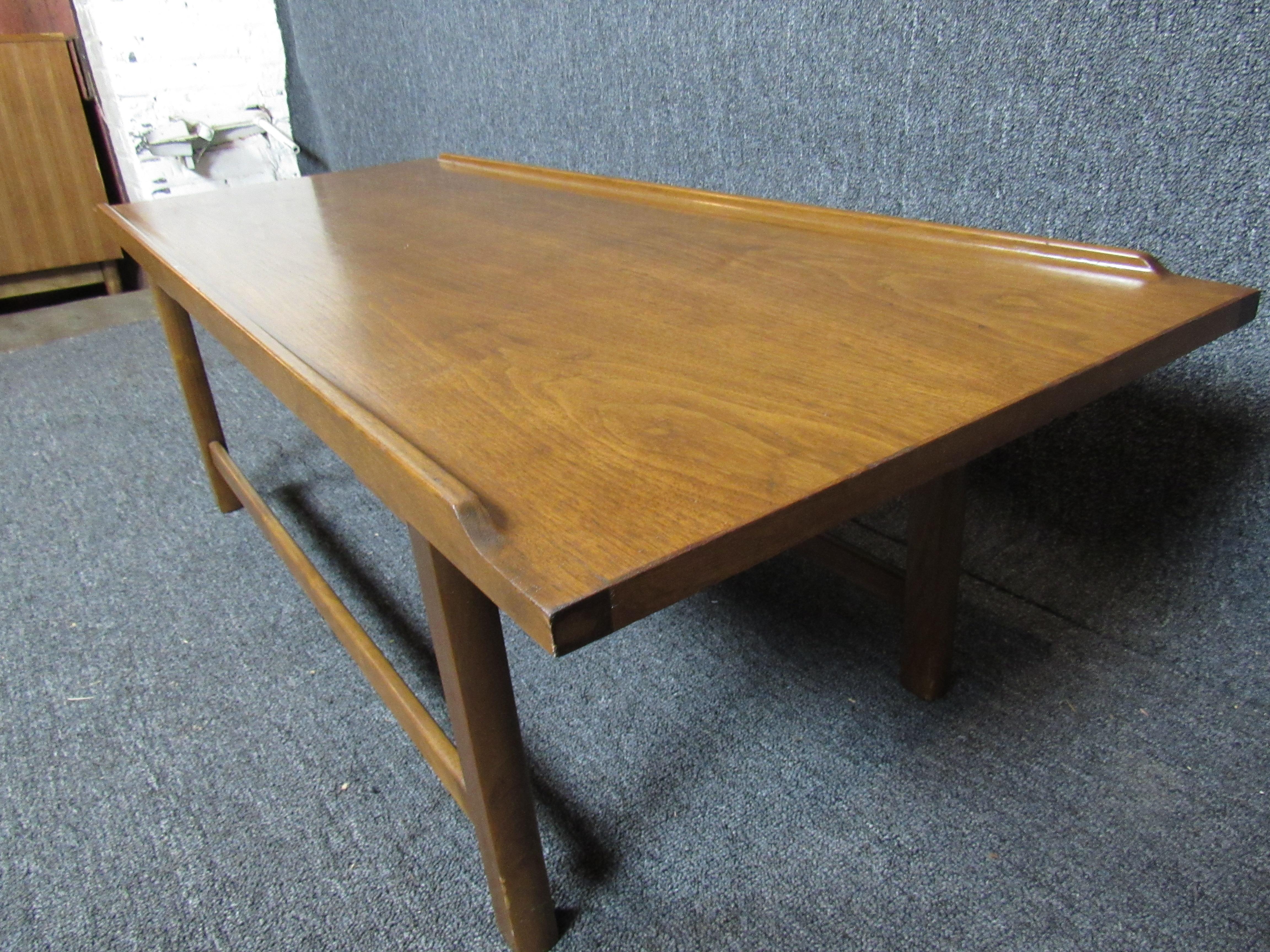 Mid-Century Modern Coffee Table by Drexel In Good Condition For Sale In Brooklyn, NY