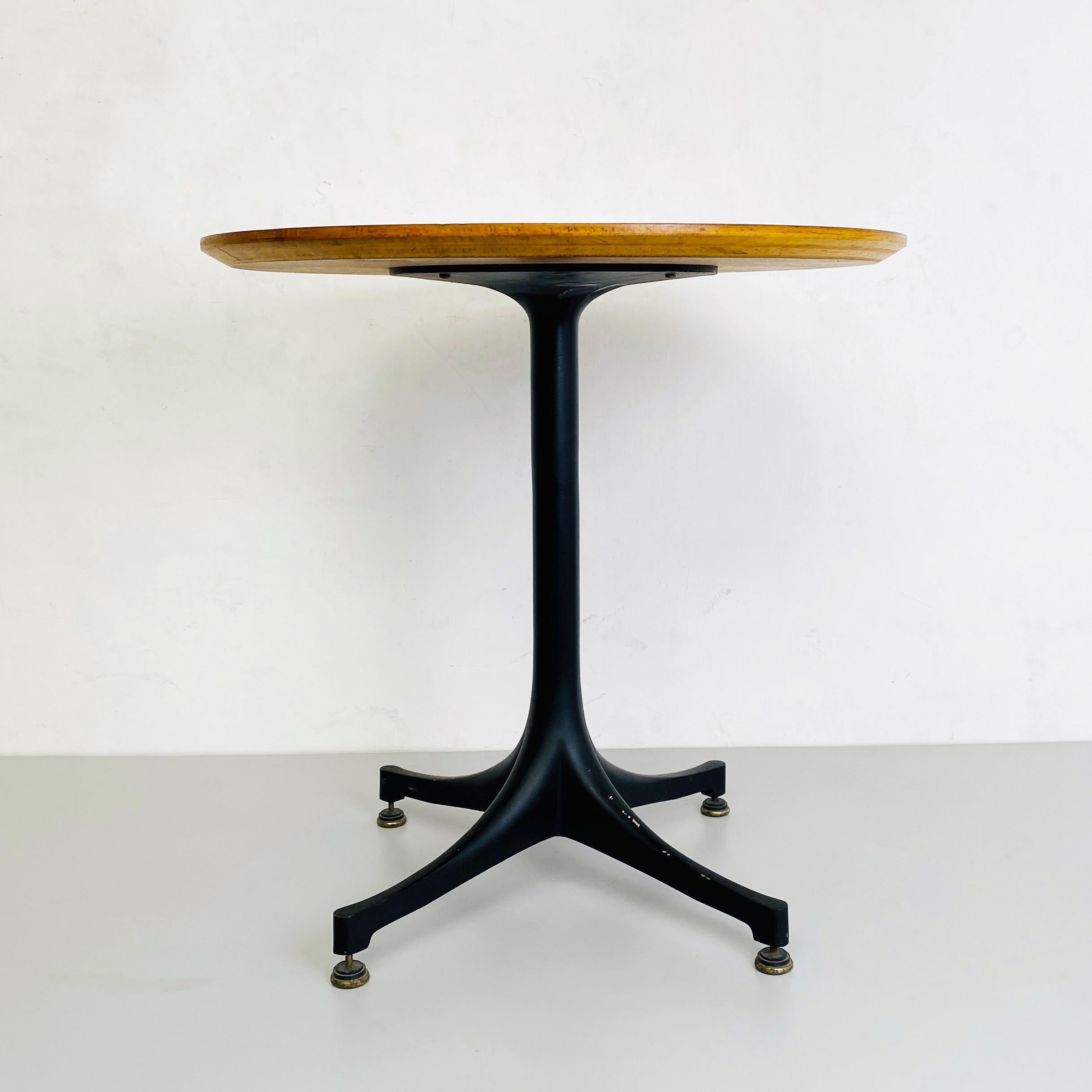 Coffee table by George Nelson for Herman Miller, 1960s
Coffee table with round wooden top and black painted metal leg. By George Nelson for Herman Miller.

Good condition, restored but shows some signs.

Measures in cm 58x57h.