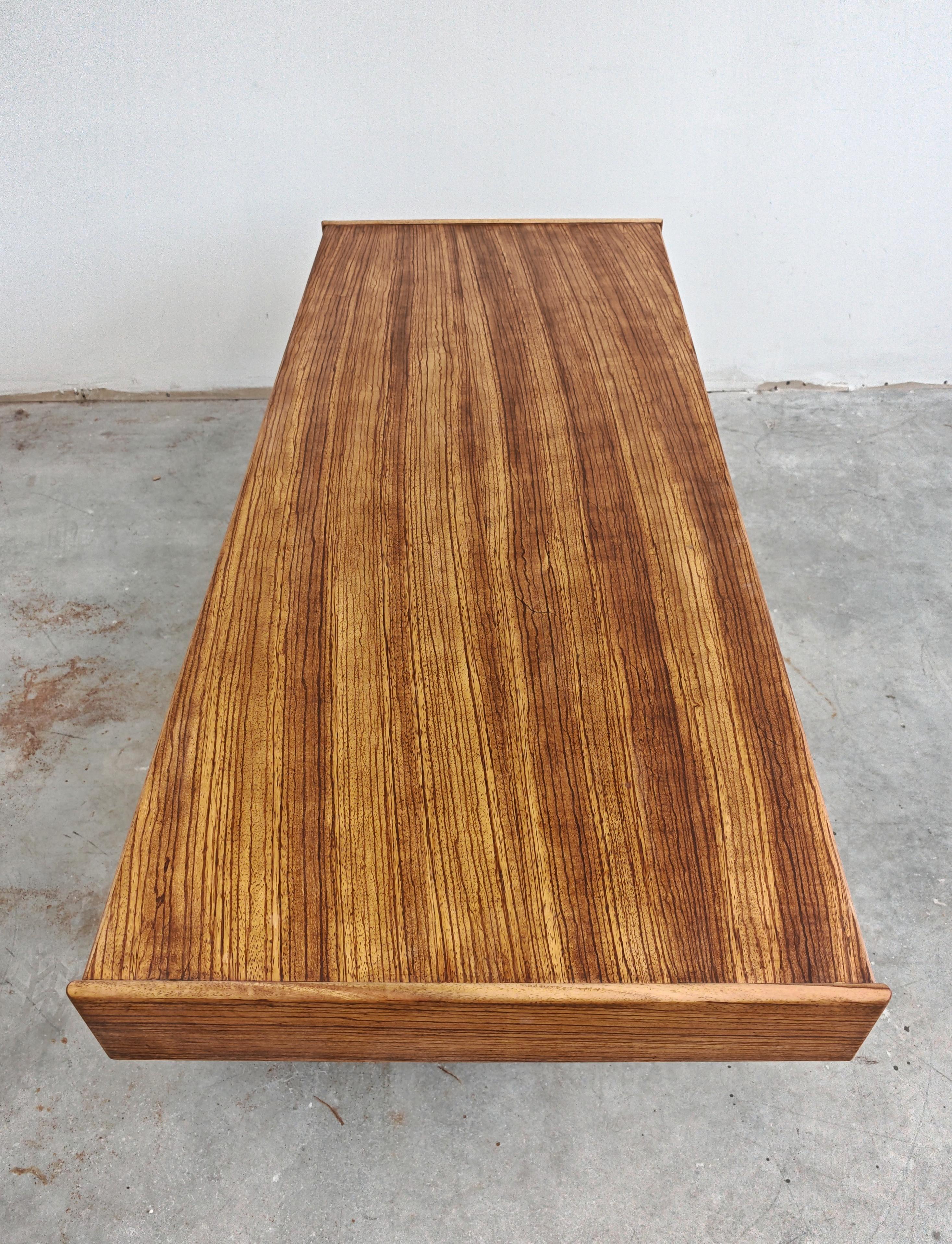 Mesa de centro moderna de mediados de siglo de Gianfranco Frattini en madera de zebrano en venta 5