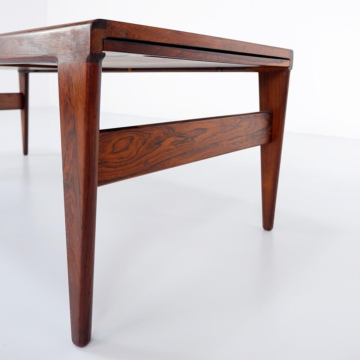 Mid-Century Modern Coffee Table by Illum Wikkelso, Koefoed's Mobelfabrik In Good Condition For Sale In Brussels , BE