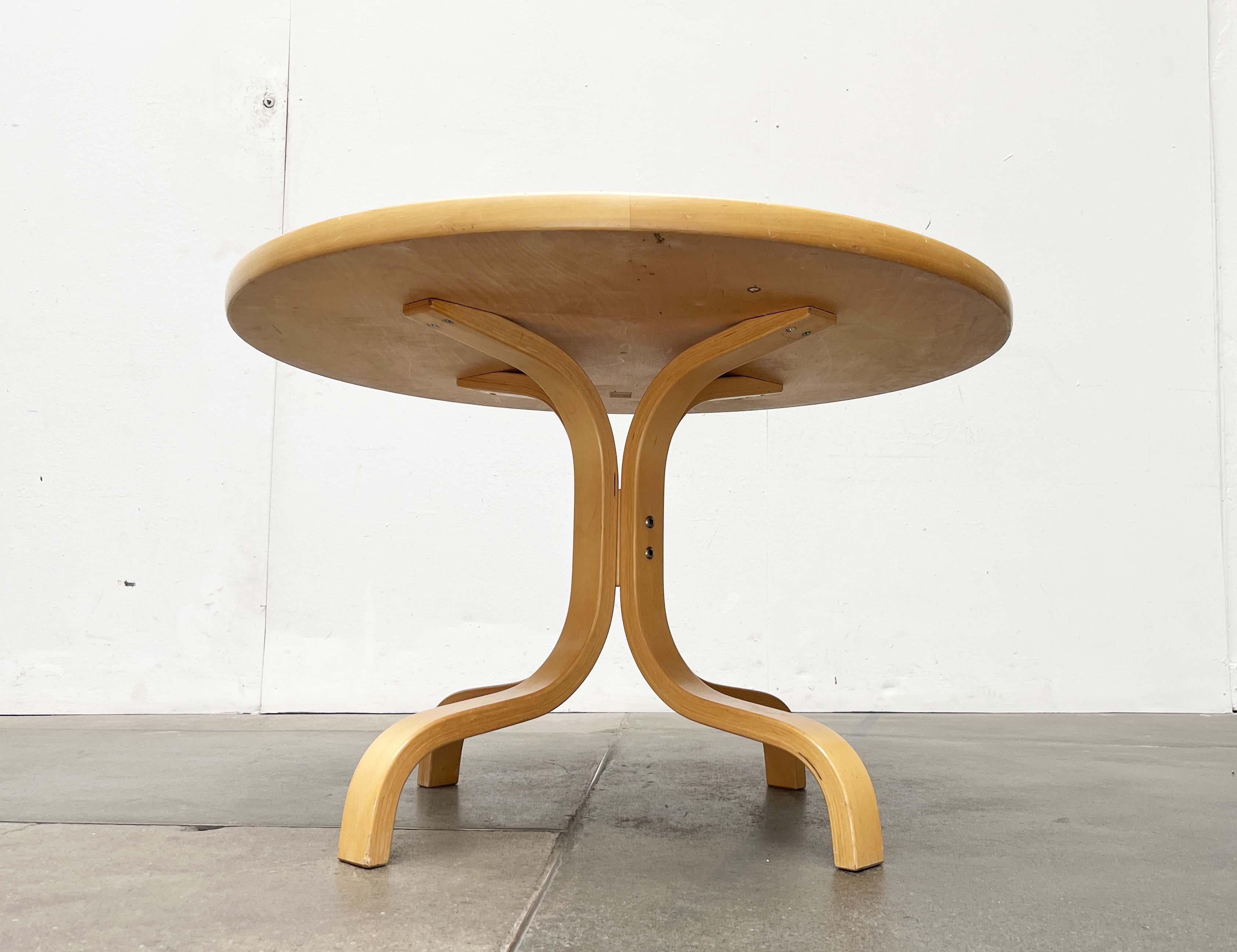 Finlandais Table basse moderne du milieu du siècle par Ilmari Lappalainen pour Asko, Finlande, années 1960 en vente